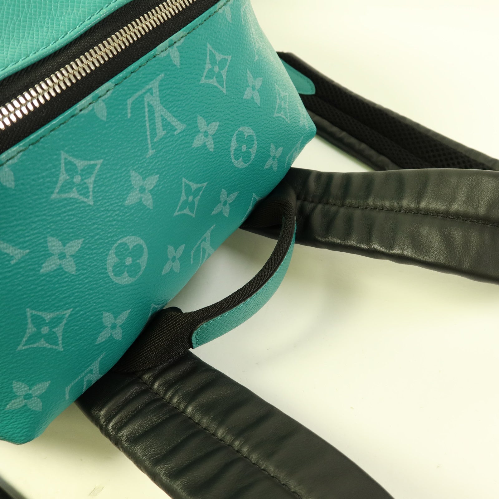 LOUIS VUITTON Tigarama Discovery PM銀扣背包