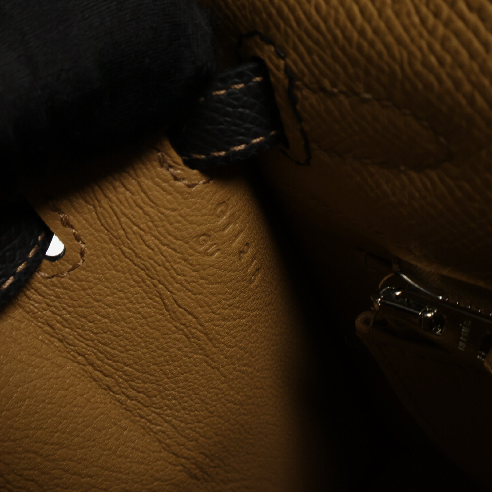 HERMES Epsom皮革Kelly Sellier 25手挽袋Noir/Biscuit