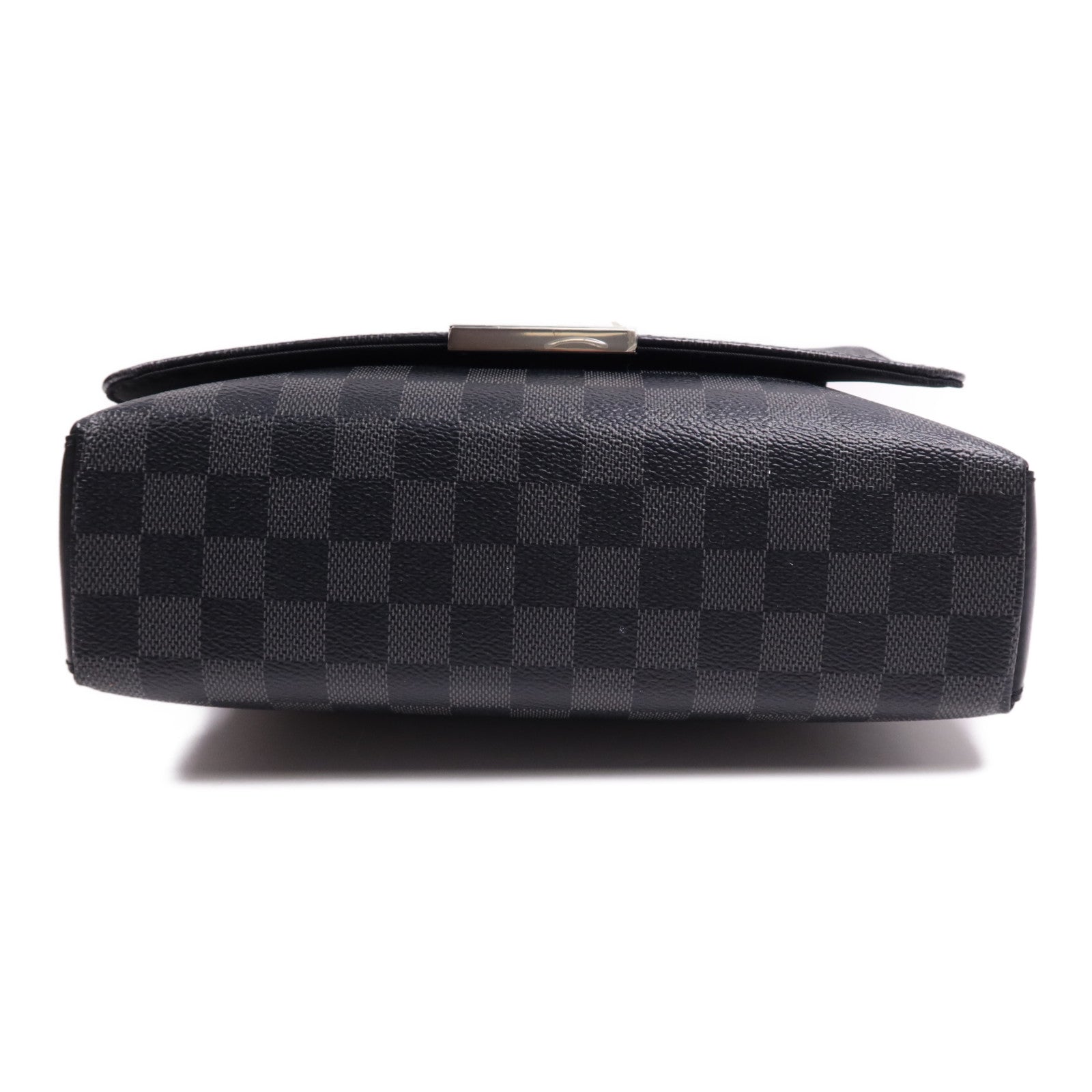LOUIS VUITTON Damier Graphite District PM銀扣肩背袋