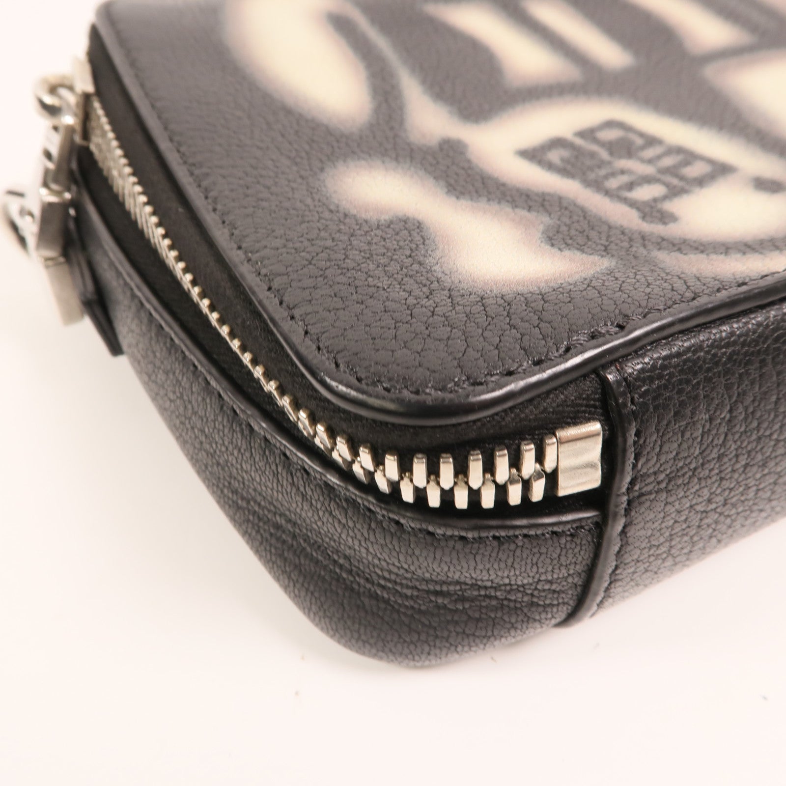 GIVENCHY 牛皮皮革Shoulder Bag銀扣肩背袋