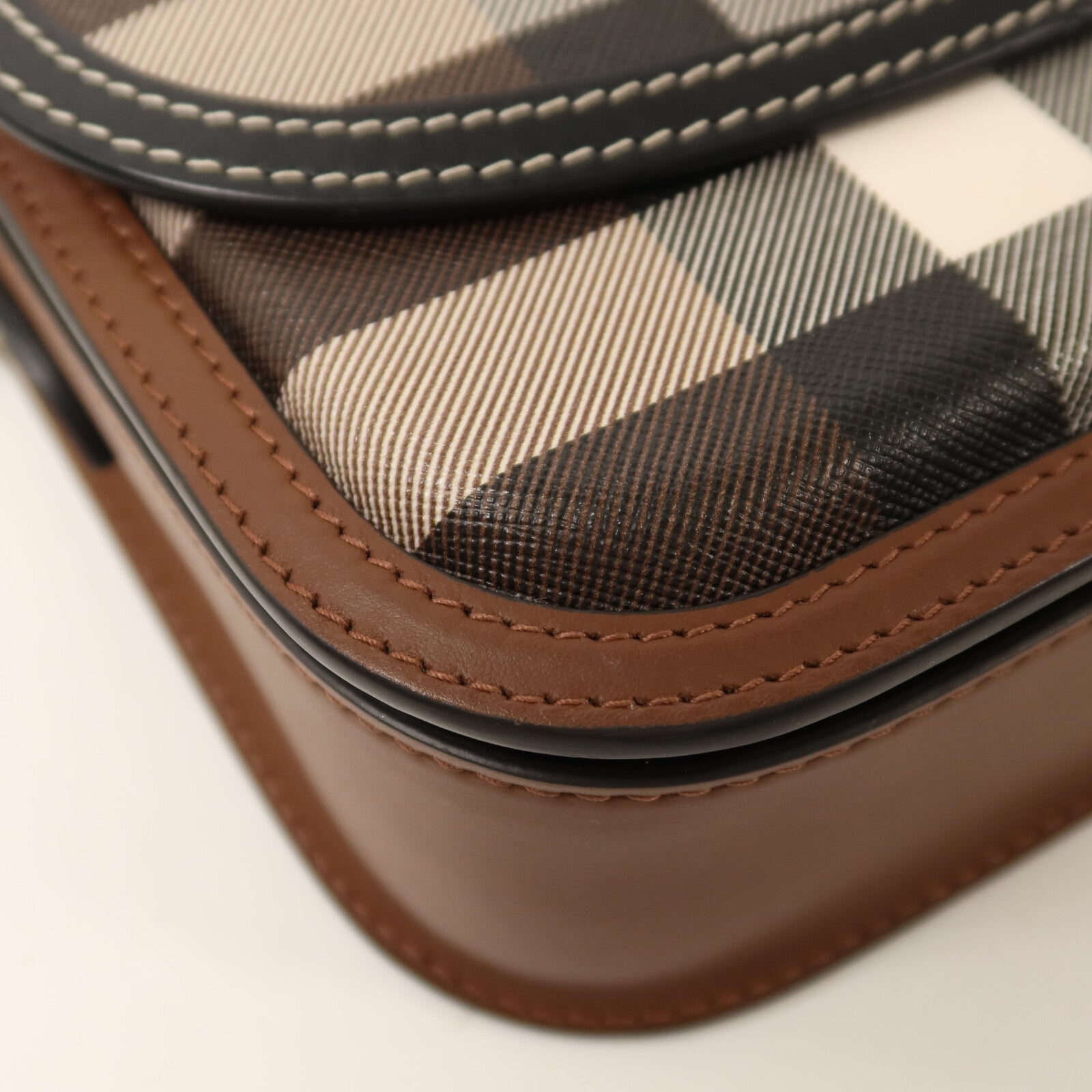 BURBERRY 牛皮皮革/塗層帆布Shoulder Bag金扣肩背袋