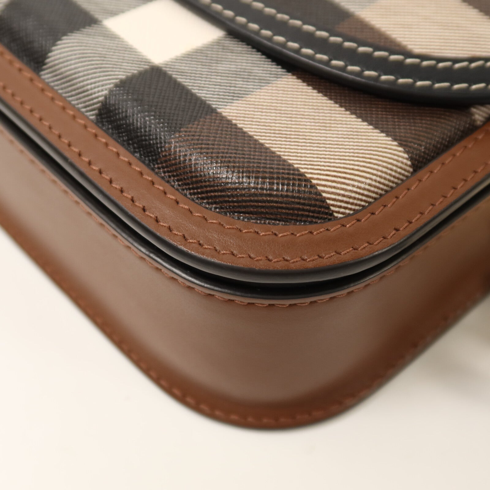BURBERRY 牛皮皮革/塗層帆布Shoulder Bag金扣肩背袋