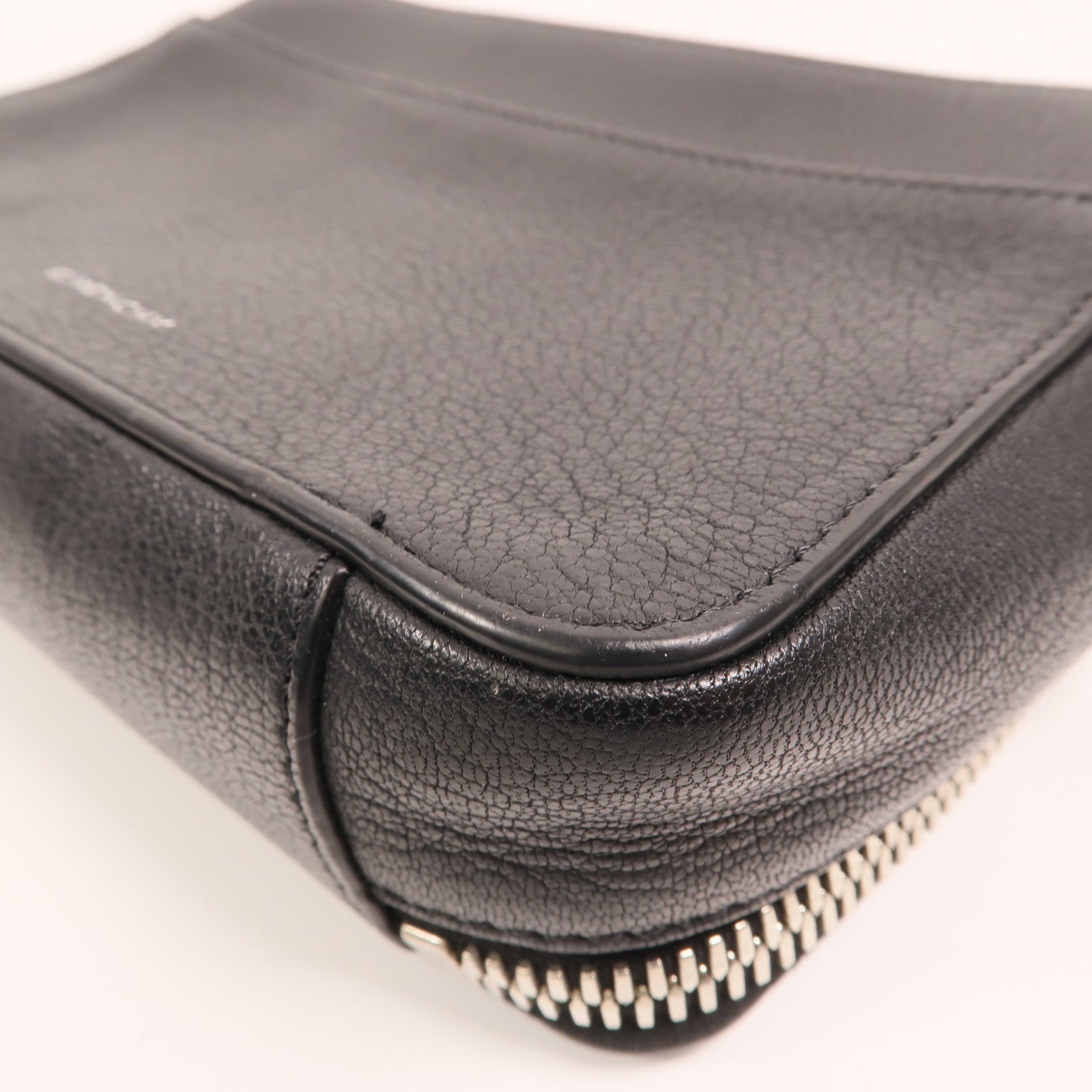 GIVENCHY 牛皮皮革Shoulder Bag銀扣肩背袋
