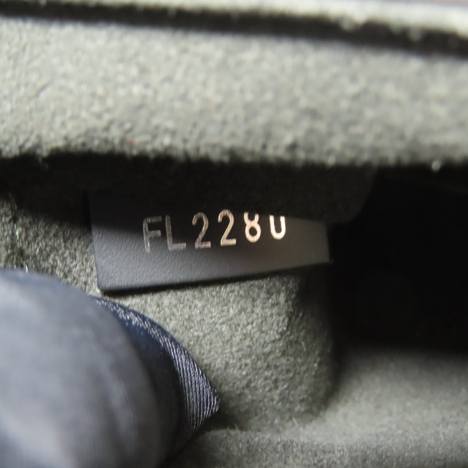 LOUIS VUITTON Epi Twist MM肩背袋