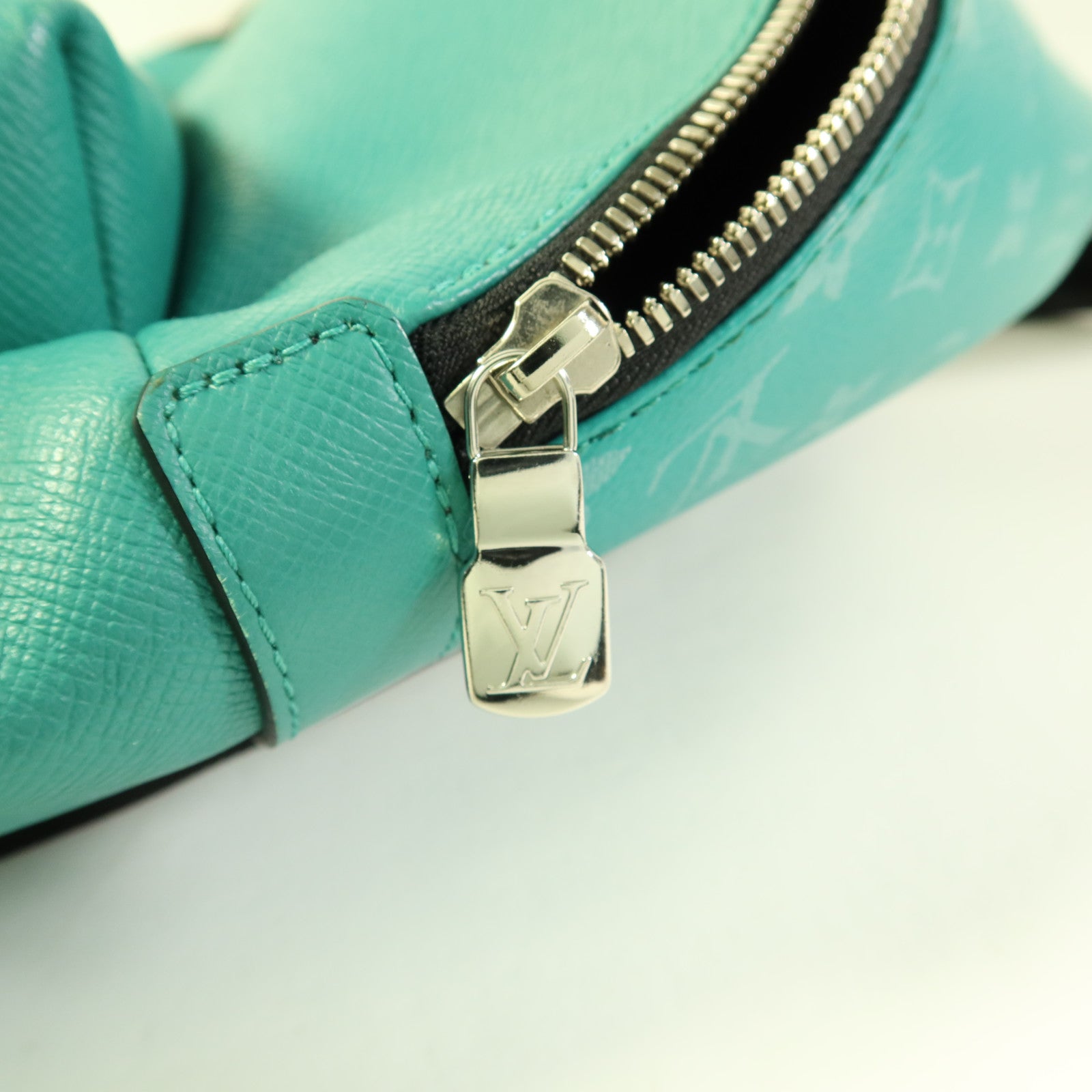 LOUIS VUITTON Tigarama Discovery PM銀扣背包