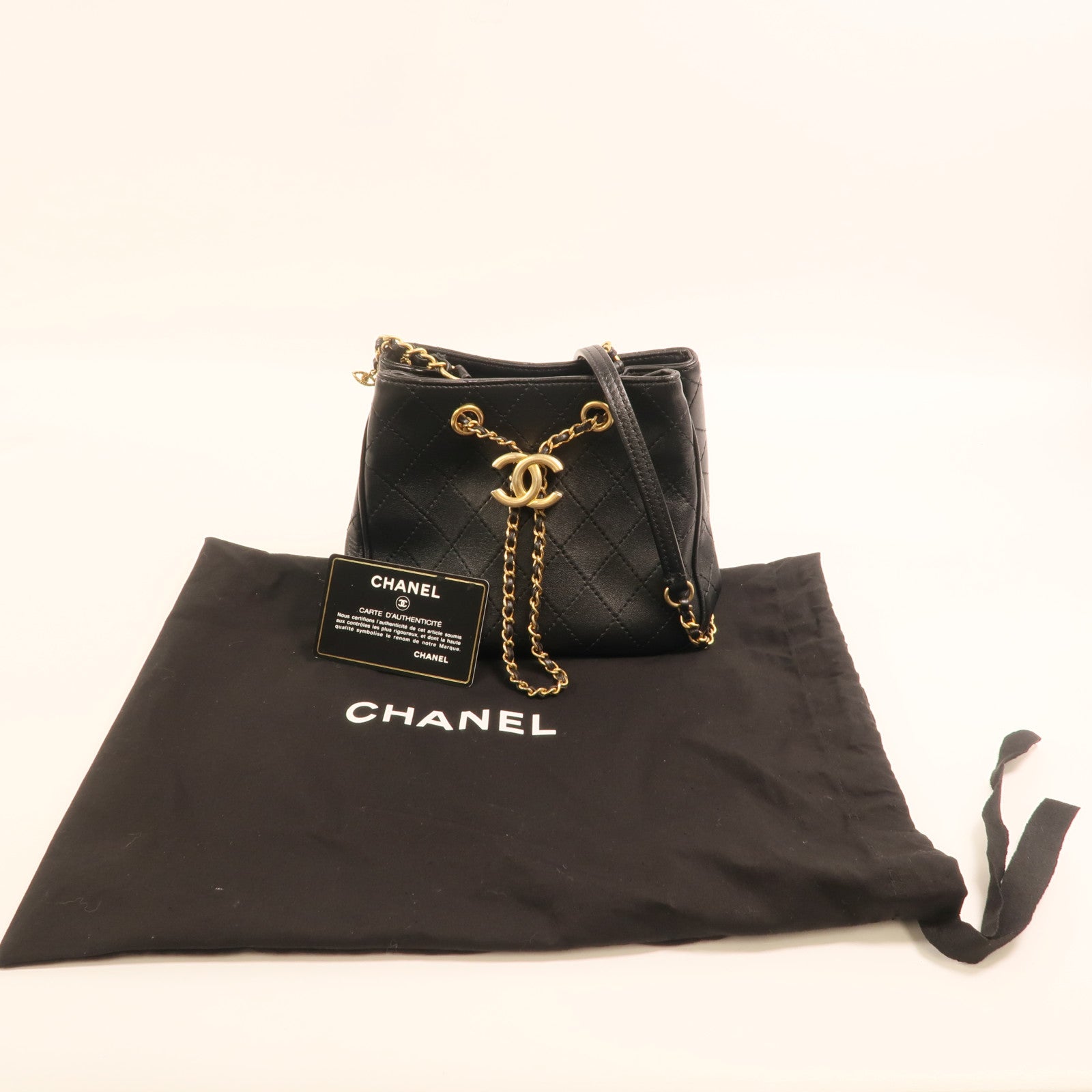 CHANEL 牛皮皮革Drawstring Bucket Bag金扣鏈帶肩背袋