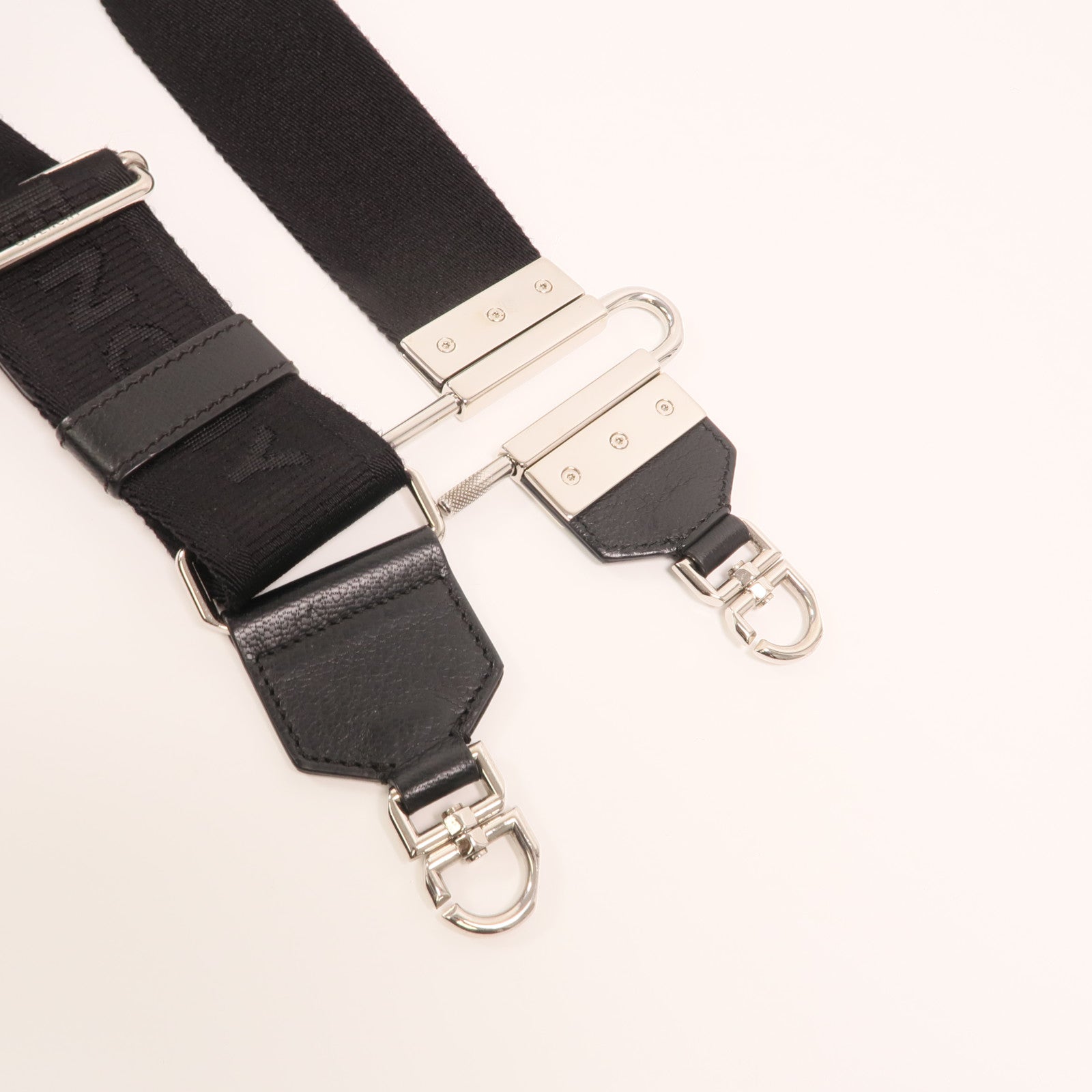 GIVENCHY 牛皮皮革Shoulder Bag銀扣肩背袋