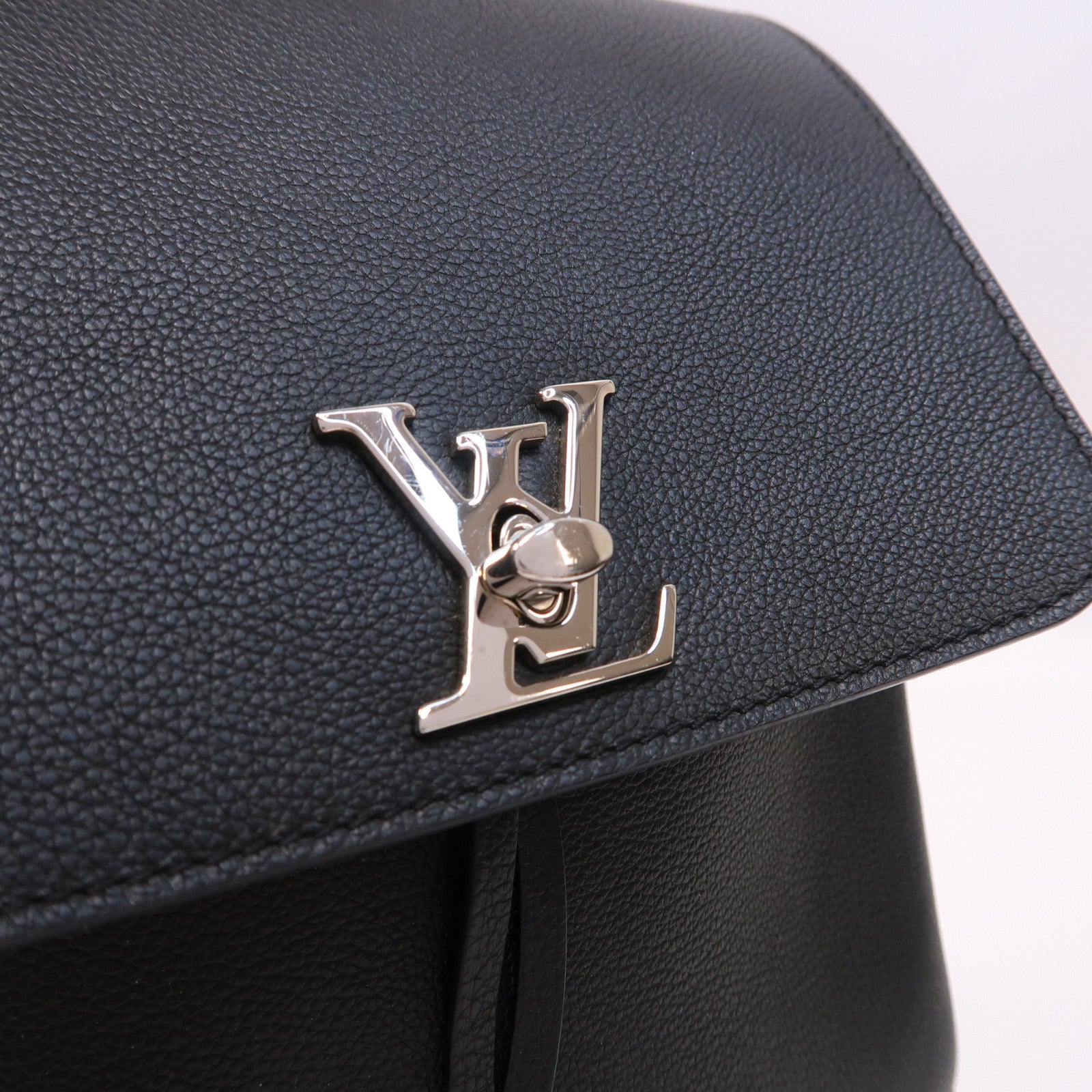 LOUIS VUITTON 【激減優惠】牛皮皮革Lock Me Backpack銀扣背包黑色