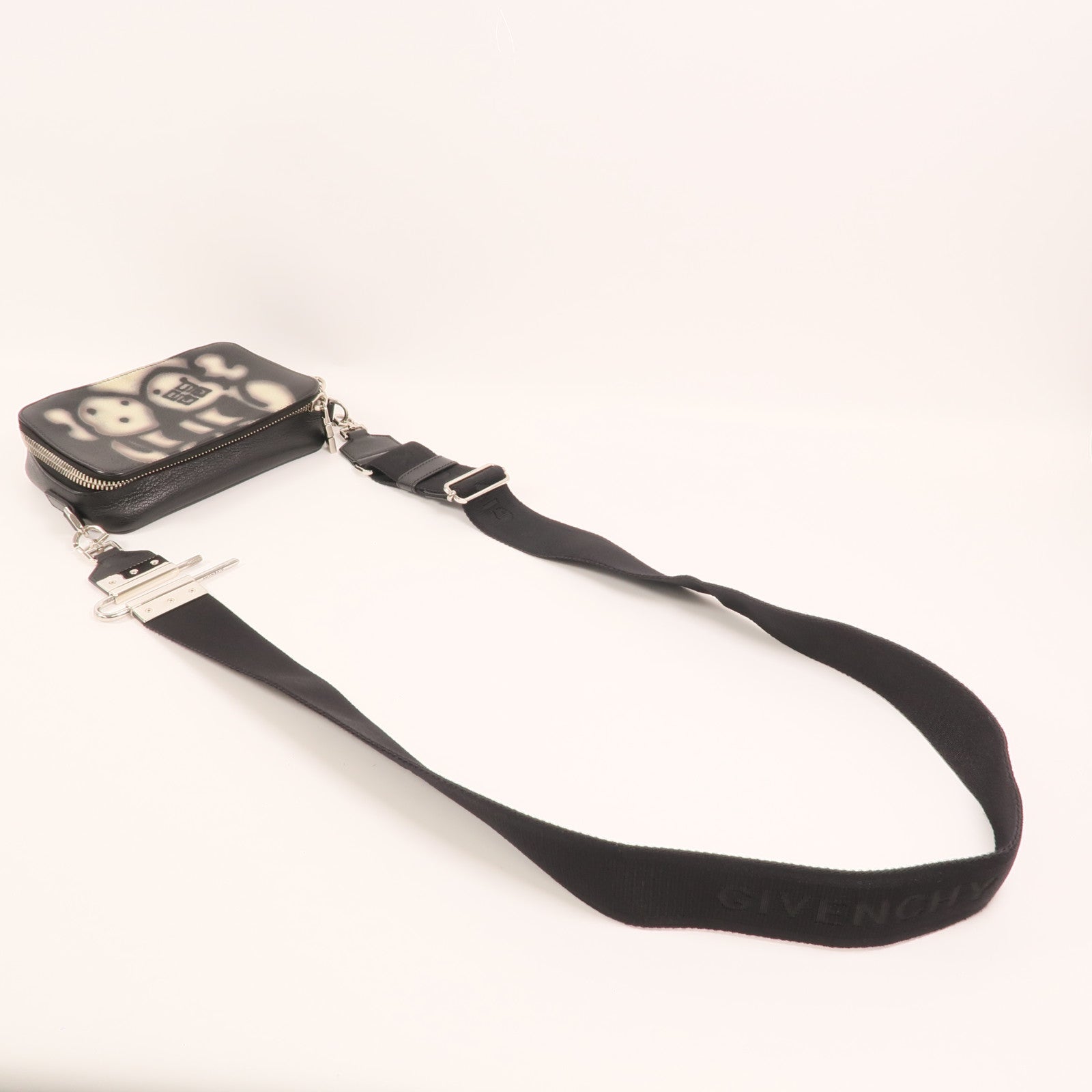 GIVENCHY 牛皮皮革Shoulder Bag銀扣肩背袋