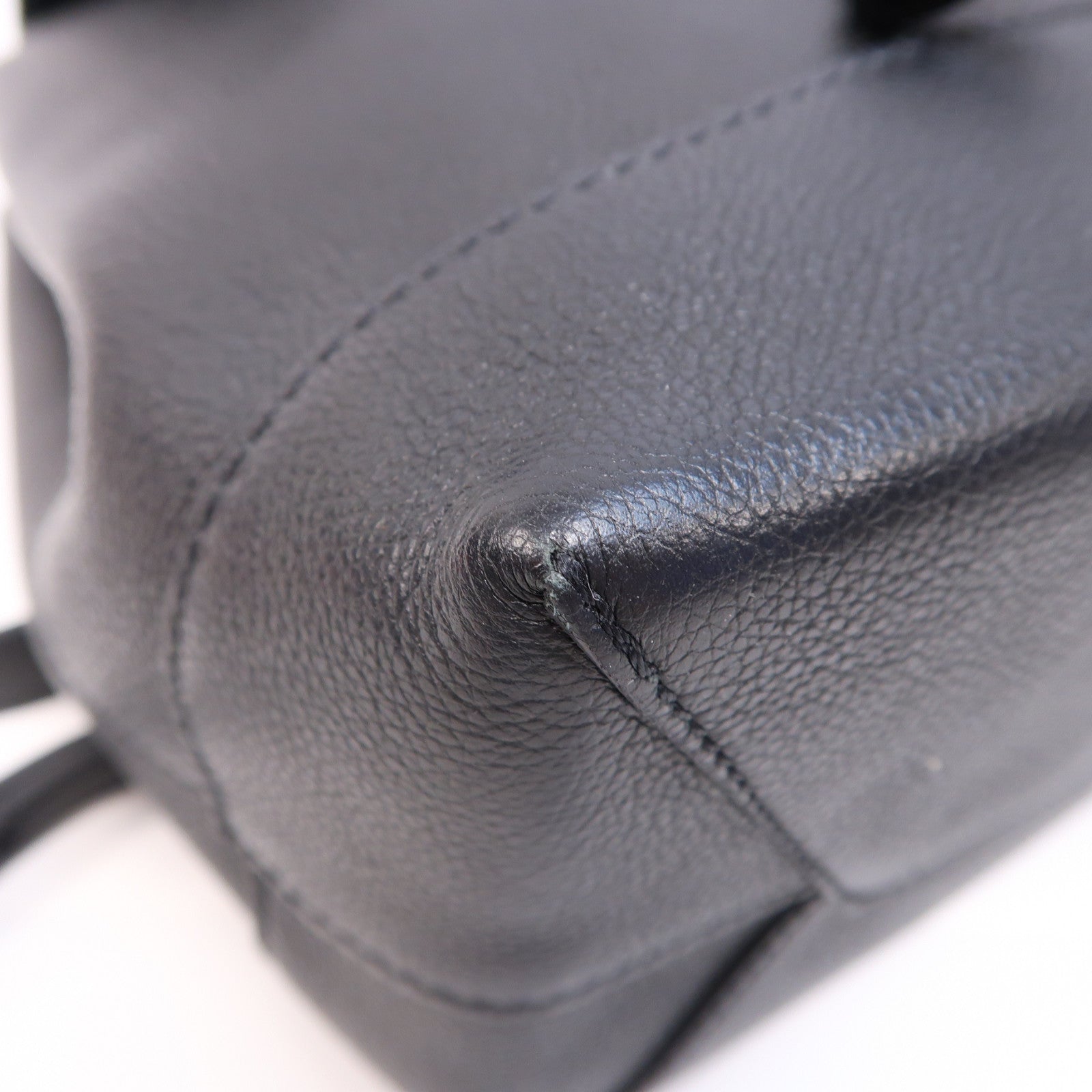 LOUIS VUITTON 【激減優惠】牛皮皮革Lock Me Backpack銀扣背包黑色