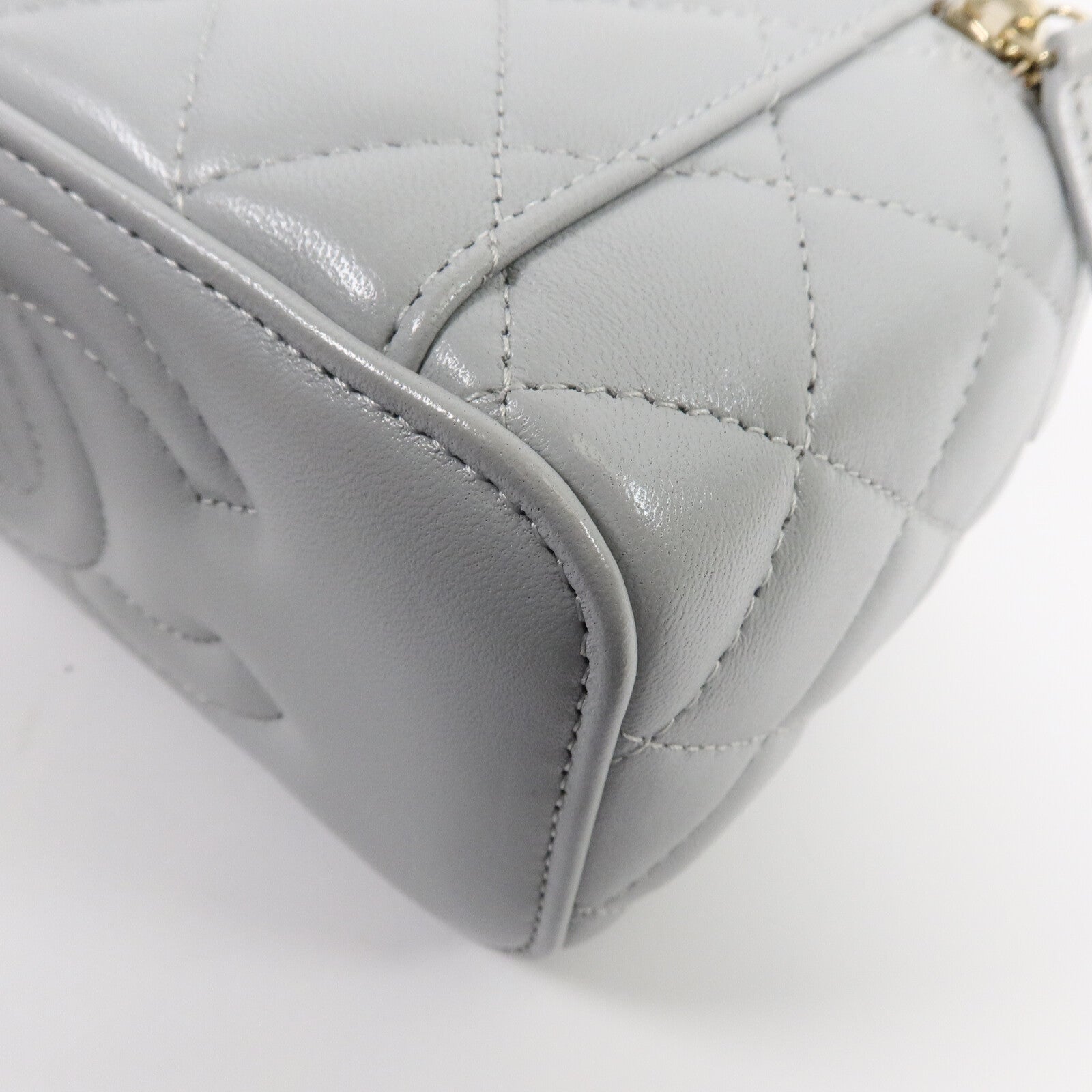 CHANEL 羊皮皮革Vanity Case With Gold Ball鏈帶手挽肩背兩用袋