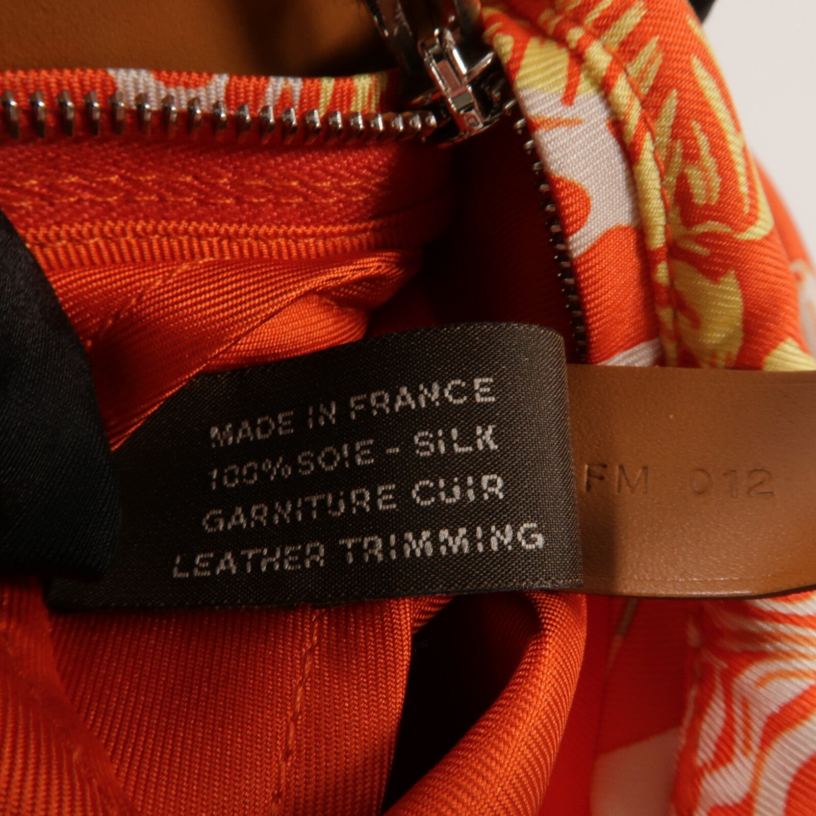 HERMES 絲質Balusoie Bag手挽袋Capucine/Bleu Zephyr