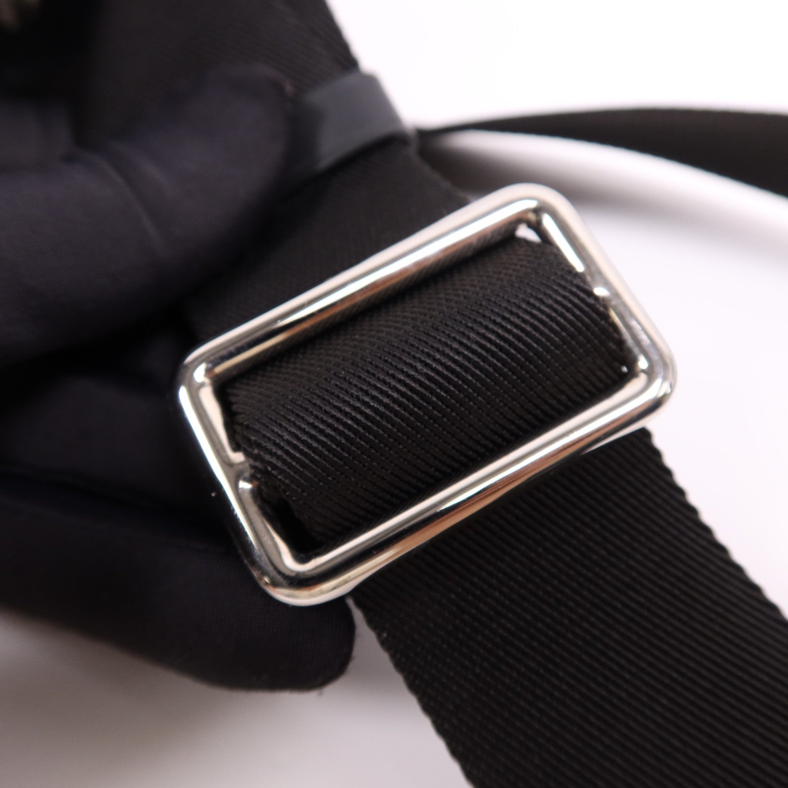 LOUIS VUITTON Damier Graphite District PM銀扣肩背袋