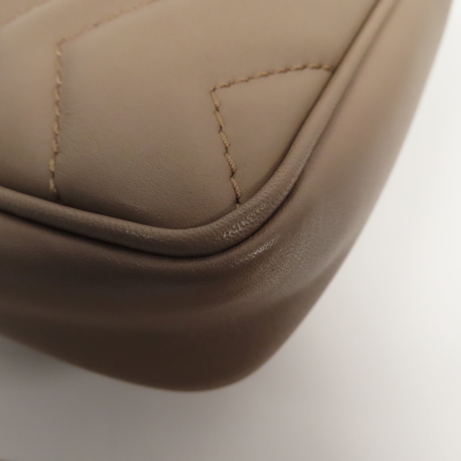 GUCCI 皮革GG Marmont金扣鏈帶肩背袋米色