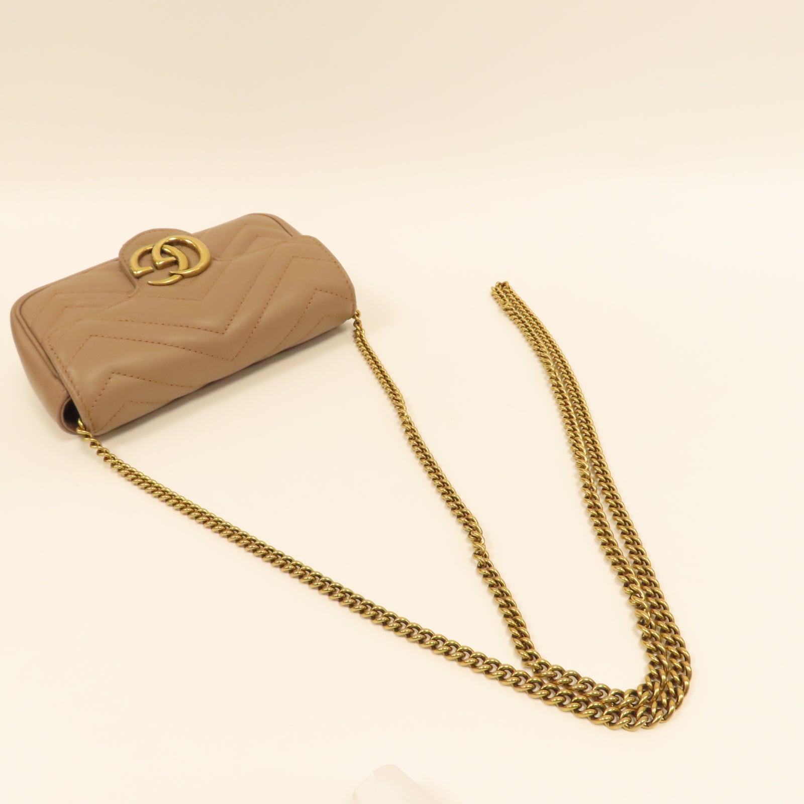 GUCCI 皮革GG Marmont金扣鏈帶肩背袋米色