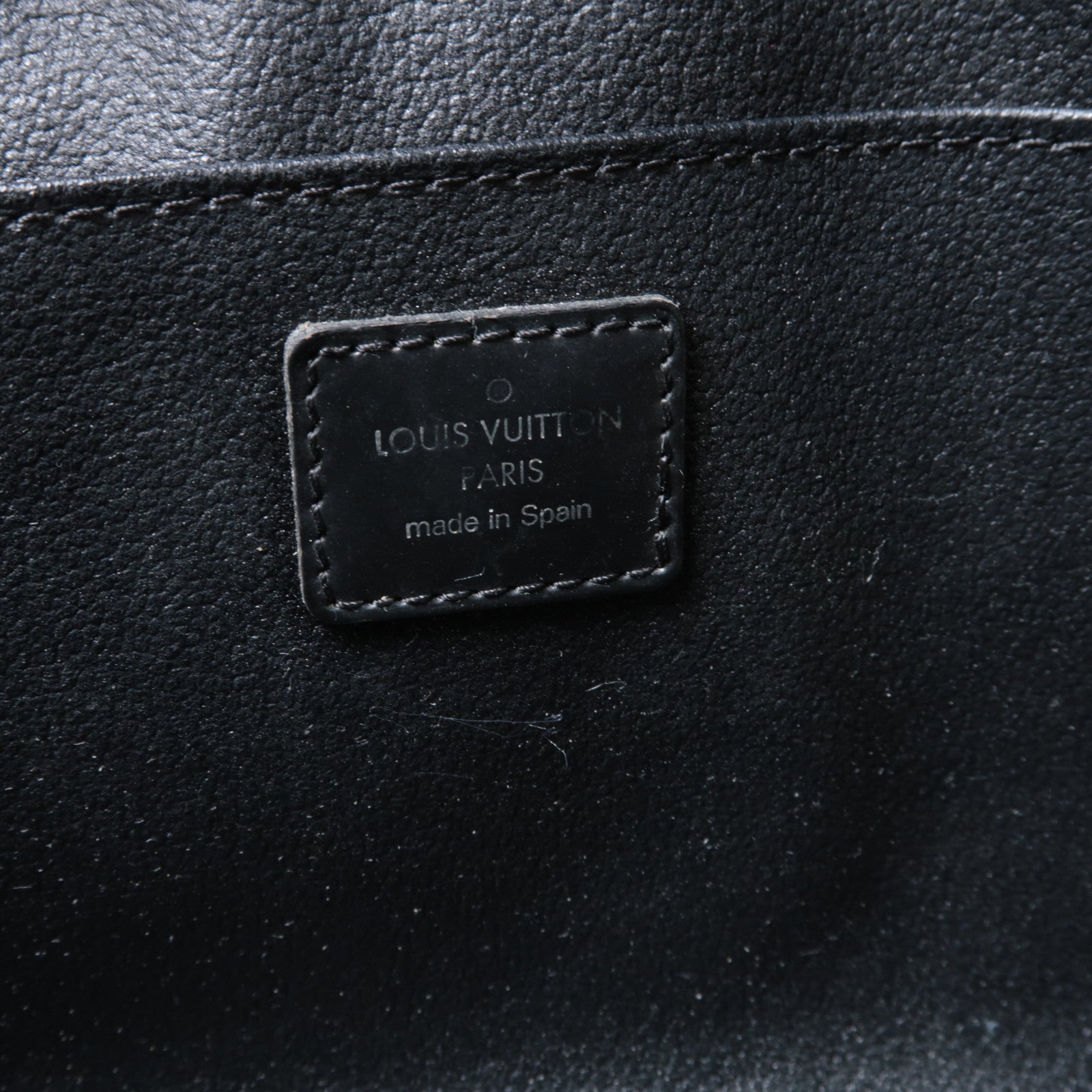 LOUIS VUITTON 【激減優惠】Taiga Trousse Toilette GM銀扣手拿包黑色