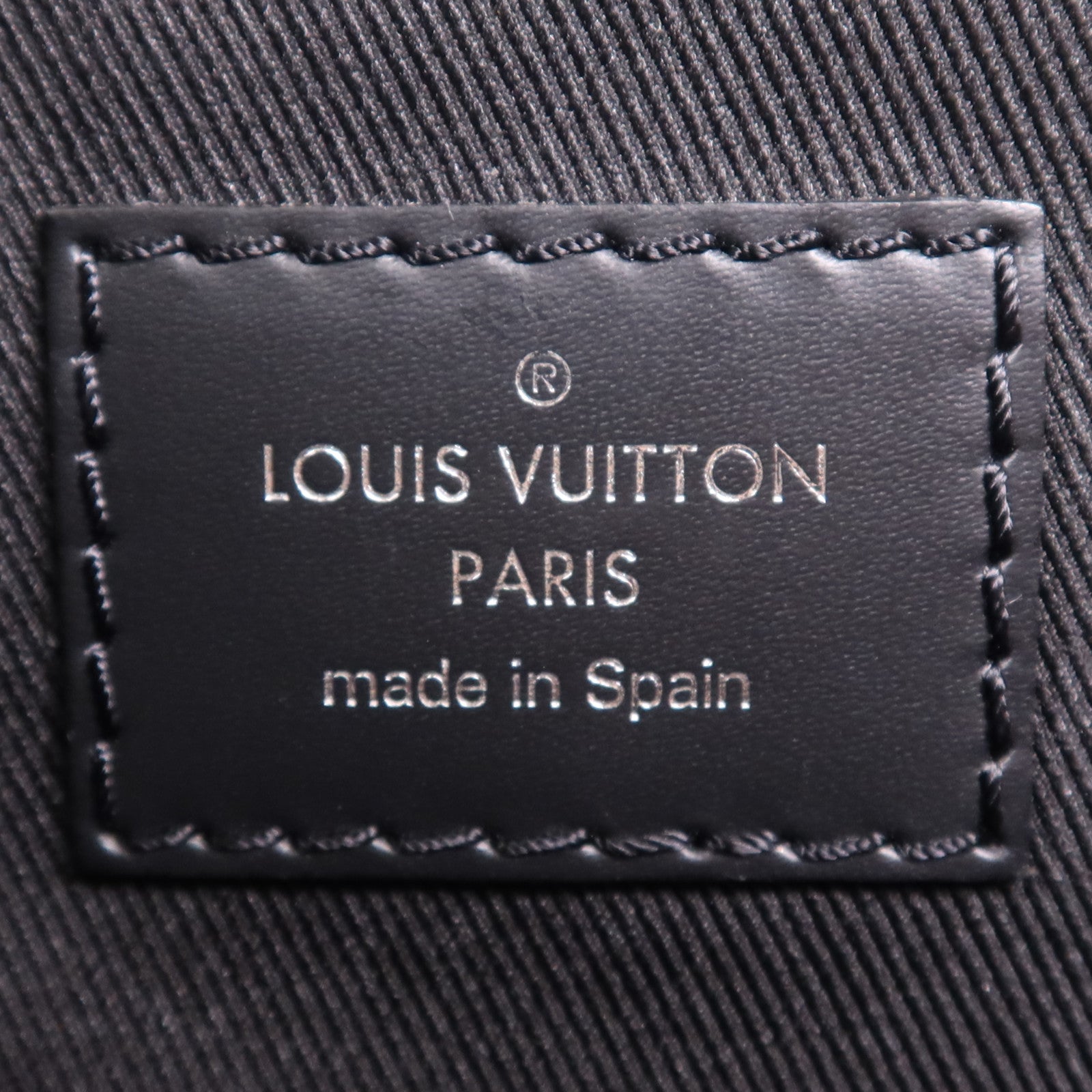 LOUIS VUITTON Damier Graphite District PM銀扣肩背袋