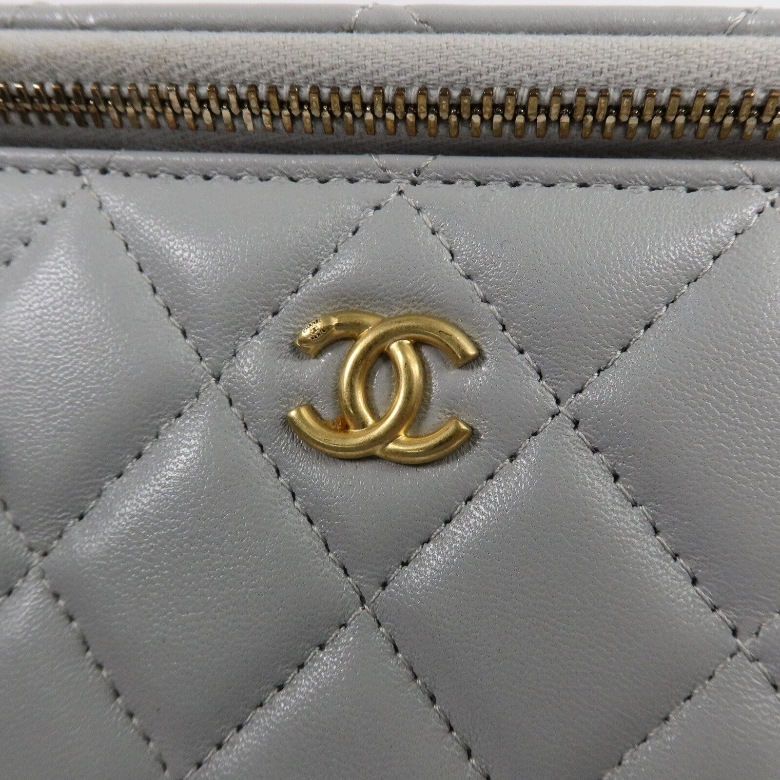 CHANEL 羊皮皮革Vanity Case With Gold Ball鏈帶手挽肩背兩用袋
