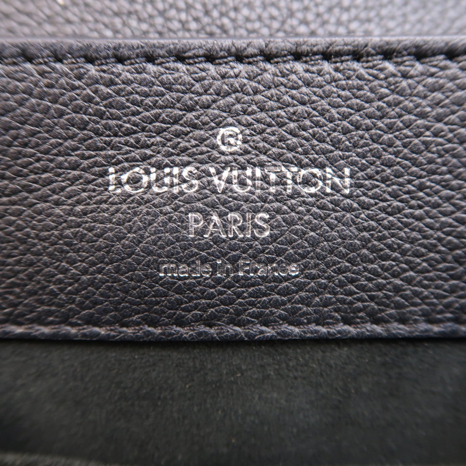 LOUIS VUITTON 【激減優惠】牛皮皮革Lock Me Backpack銀扣背包黑色