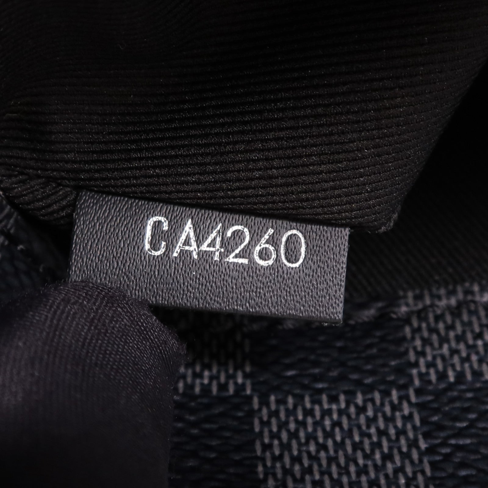 LOUIS VUITTON Damier Graphite District PM銀扣肩背袋