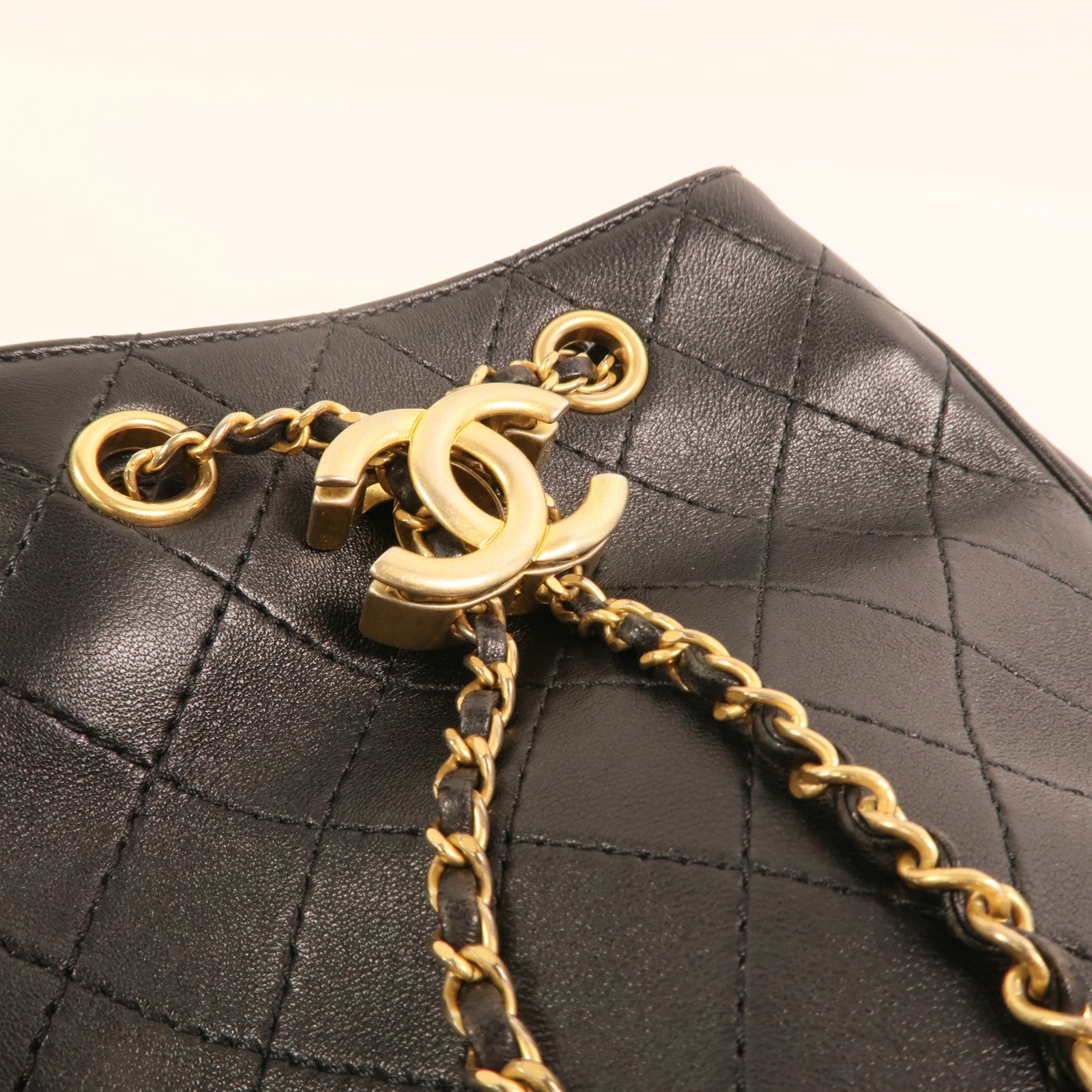 CHANEL 牛皮皮革Drawstring Bucket Bag金扣鏈帶肩背袋