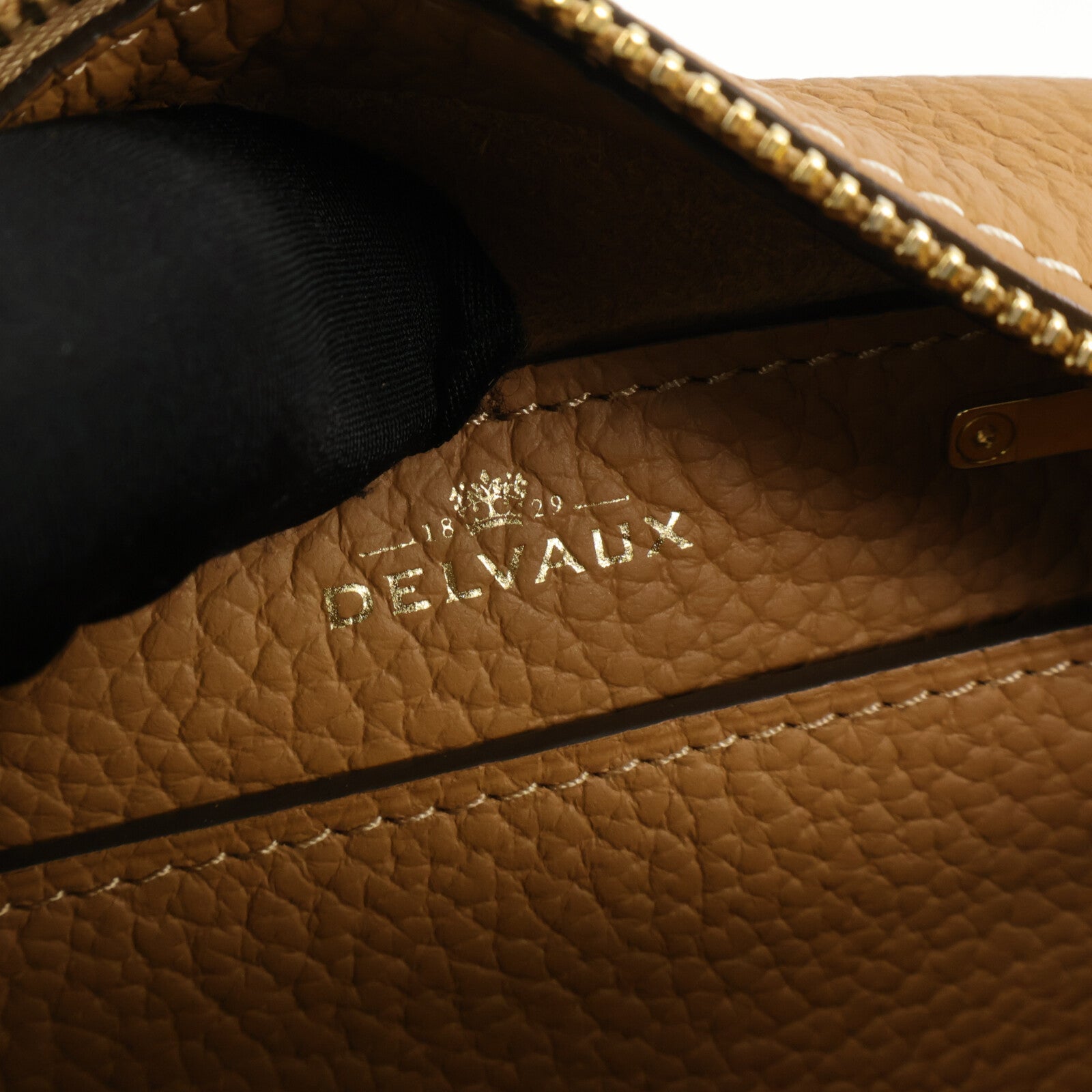Delvaux Taurillon Soft皮革Cool Box Nano手挽肩背兩用袋