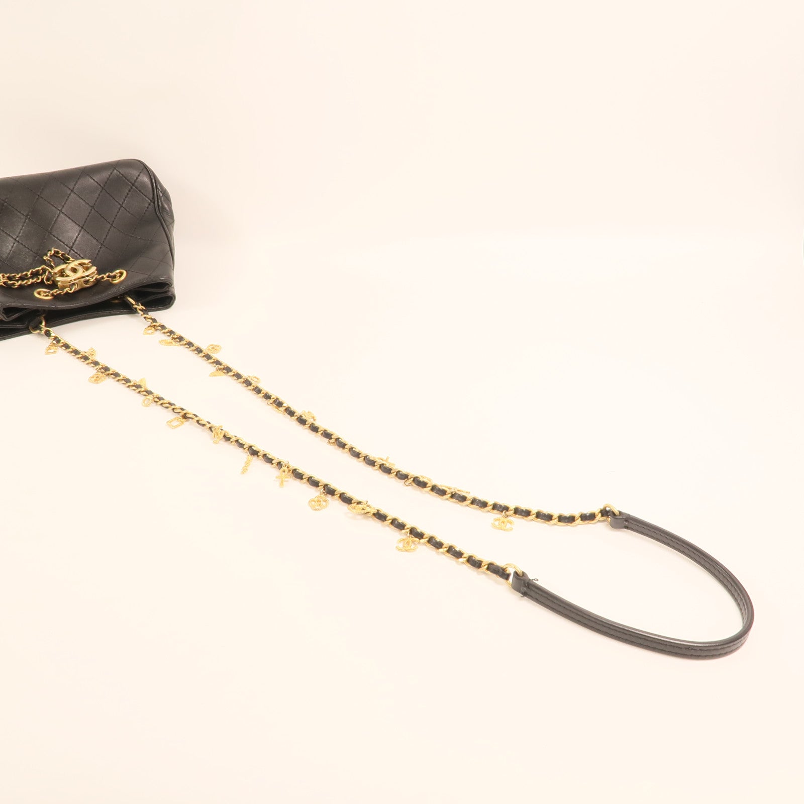 CHANEL 牛皮皮革Drawstring Bucket Bag金扣鏈帶肩背袋