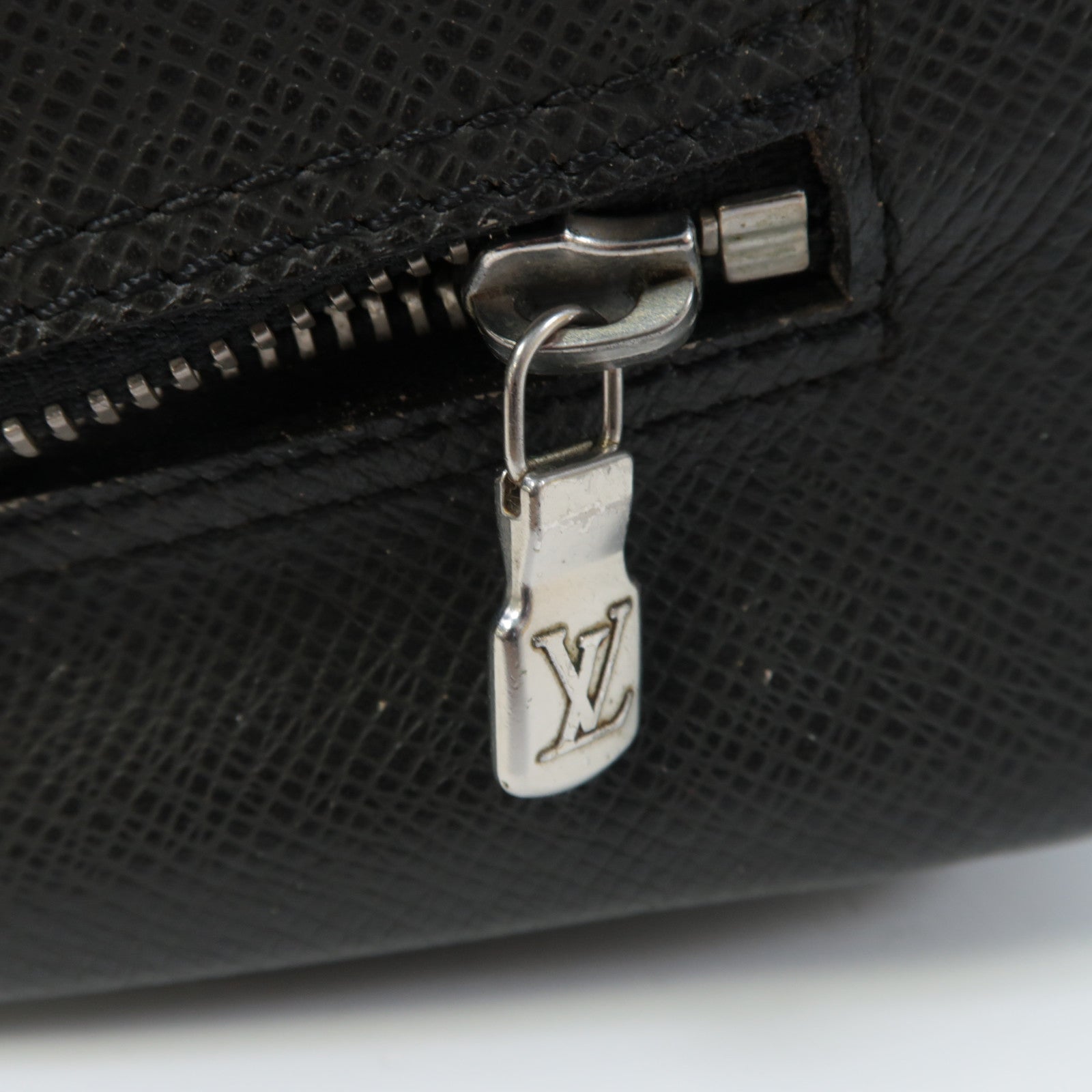 LOUIS VUITTON 【激減優惠】Taiga Trousse Toilette GM銀扣手拿包黑色