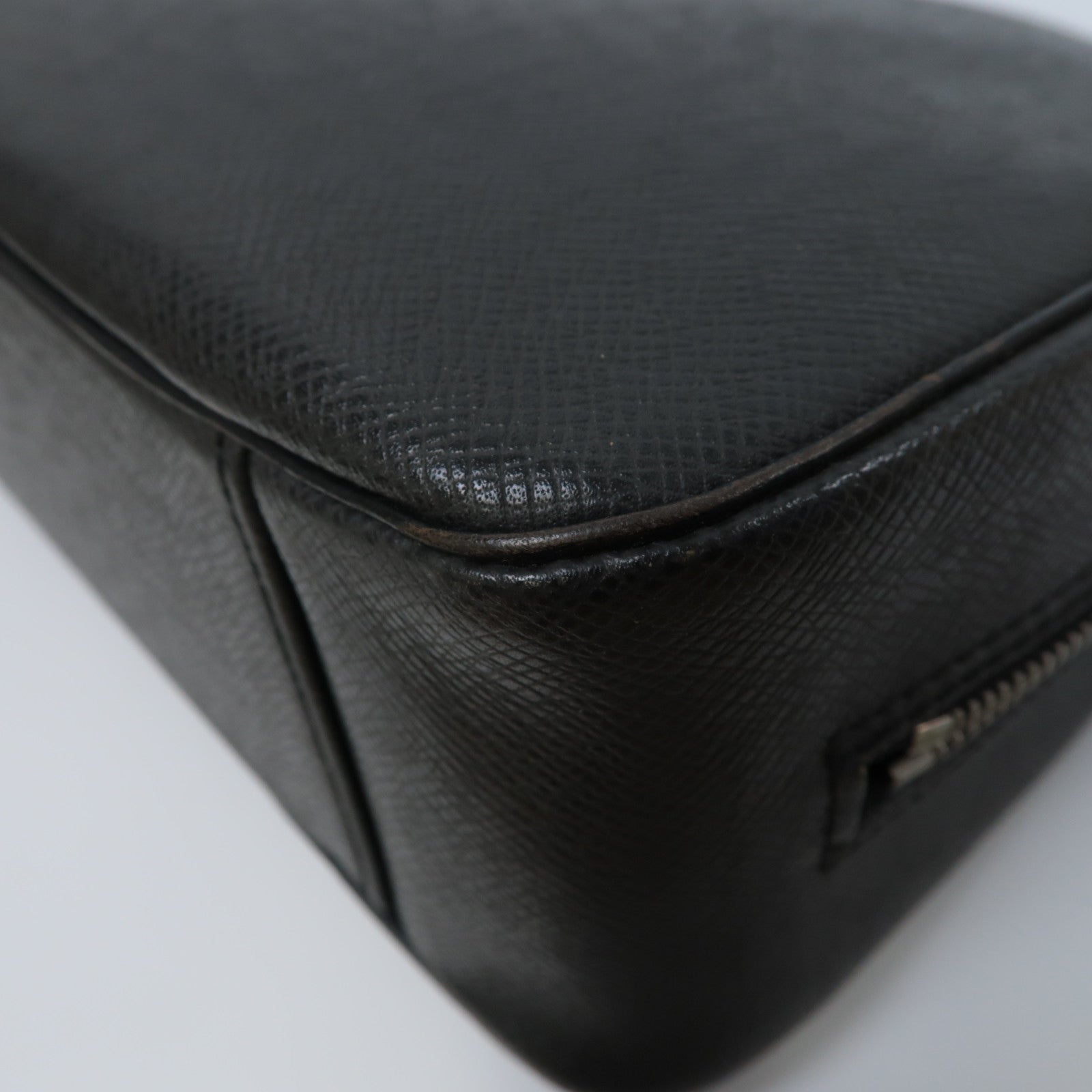 LOUIS VUITTON 【激減優惠】Taiga Trousse Toilette GM銀扣手拿包黑色