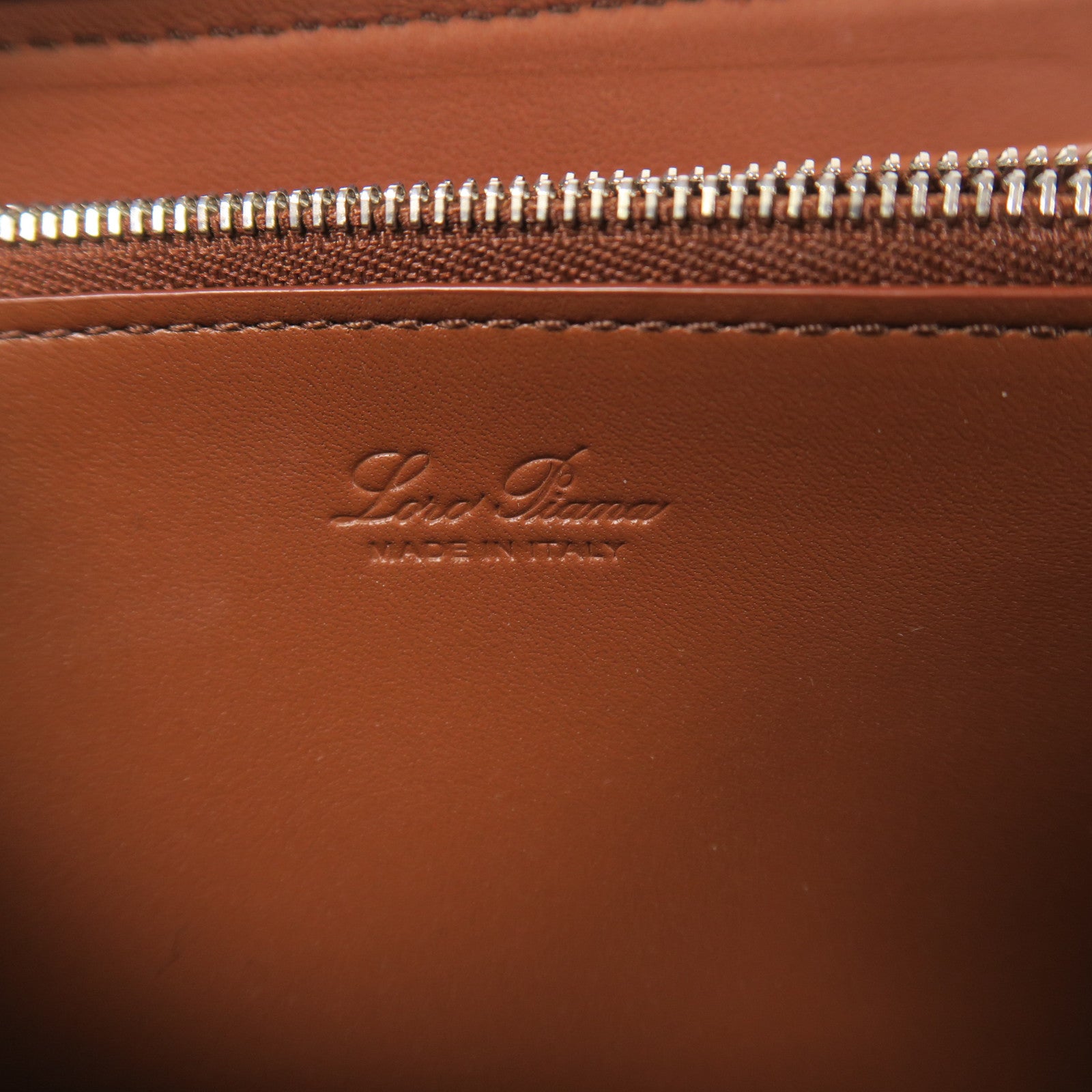 Loro Piana 羊皮皮革Wallet銀扣錢包