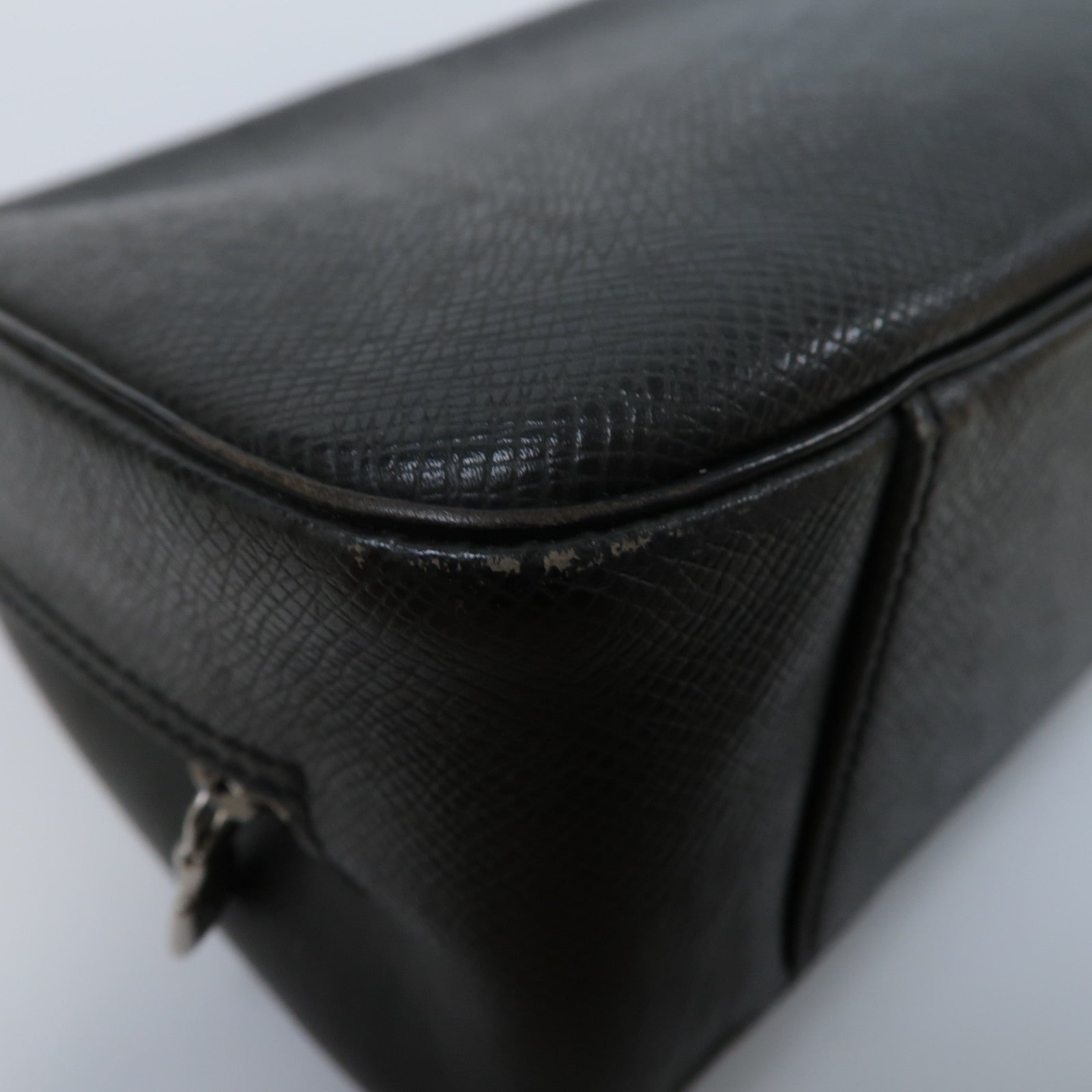 LOUIS VUITTON 【激減優惠】Taiga Trousse Toilette GM銀扣手拿包黑色