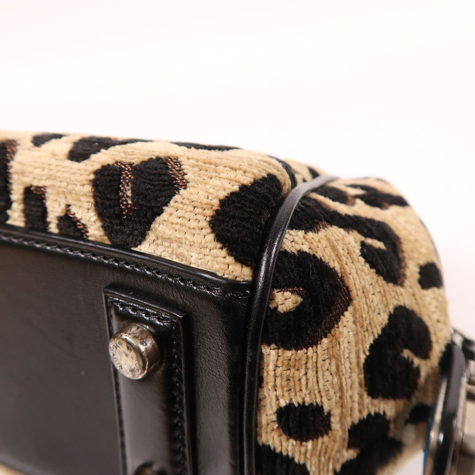 LOUIS VUITTON 植絨Leopard Baby銀扣手挽袋米色/黑色