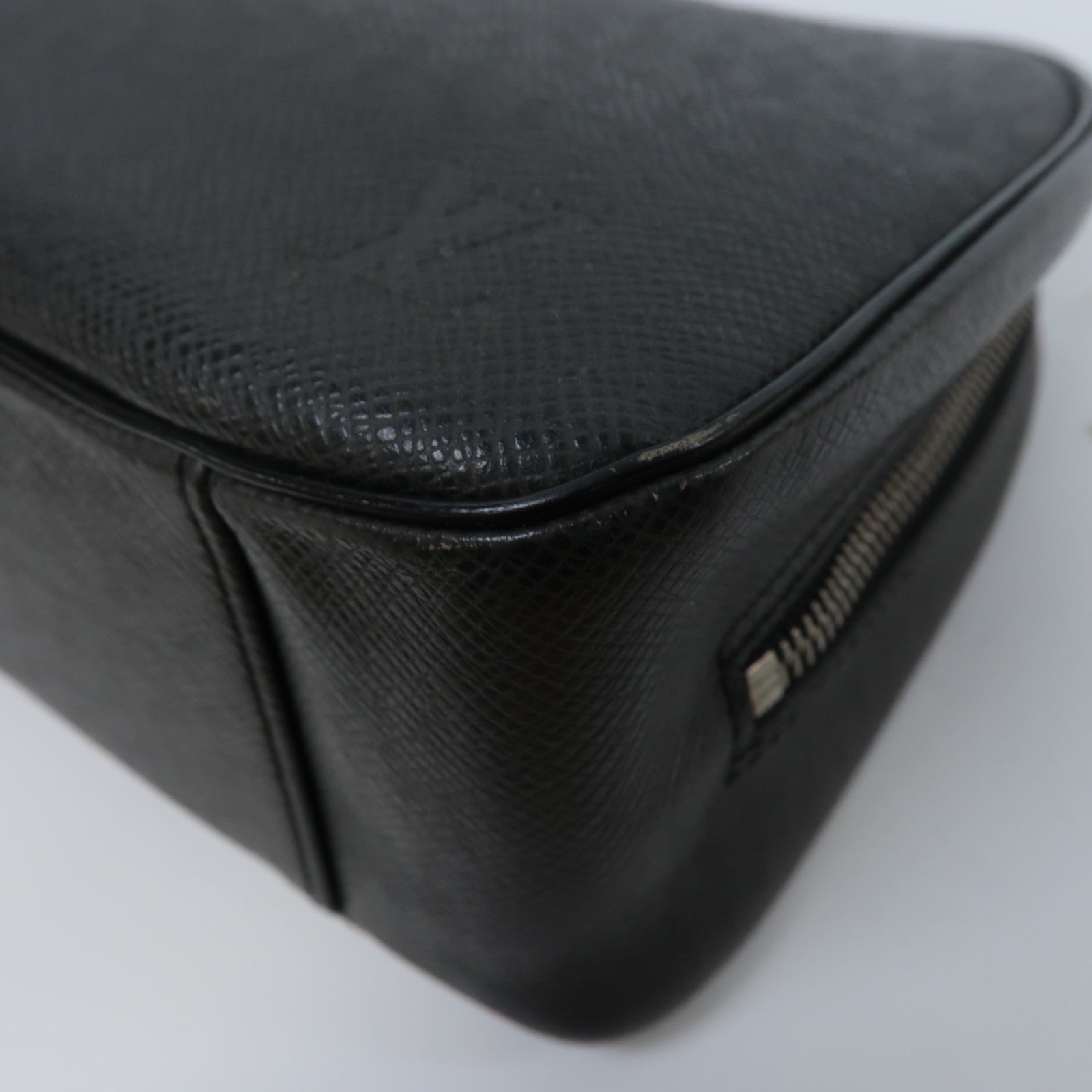 LOUIS VUITTON 【激減優惠】Taiga Trousse Toilette GM銀扣手拿包黑色