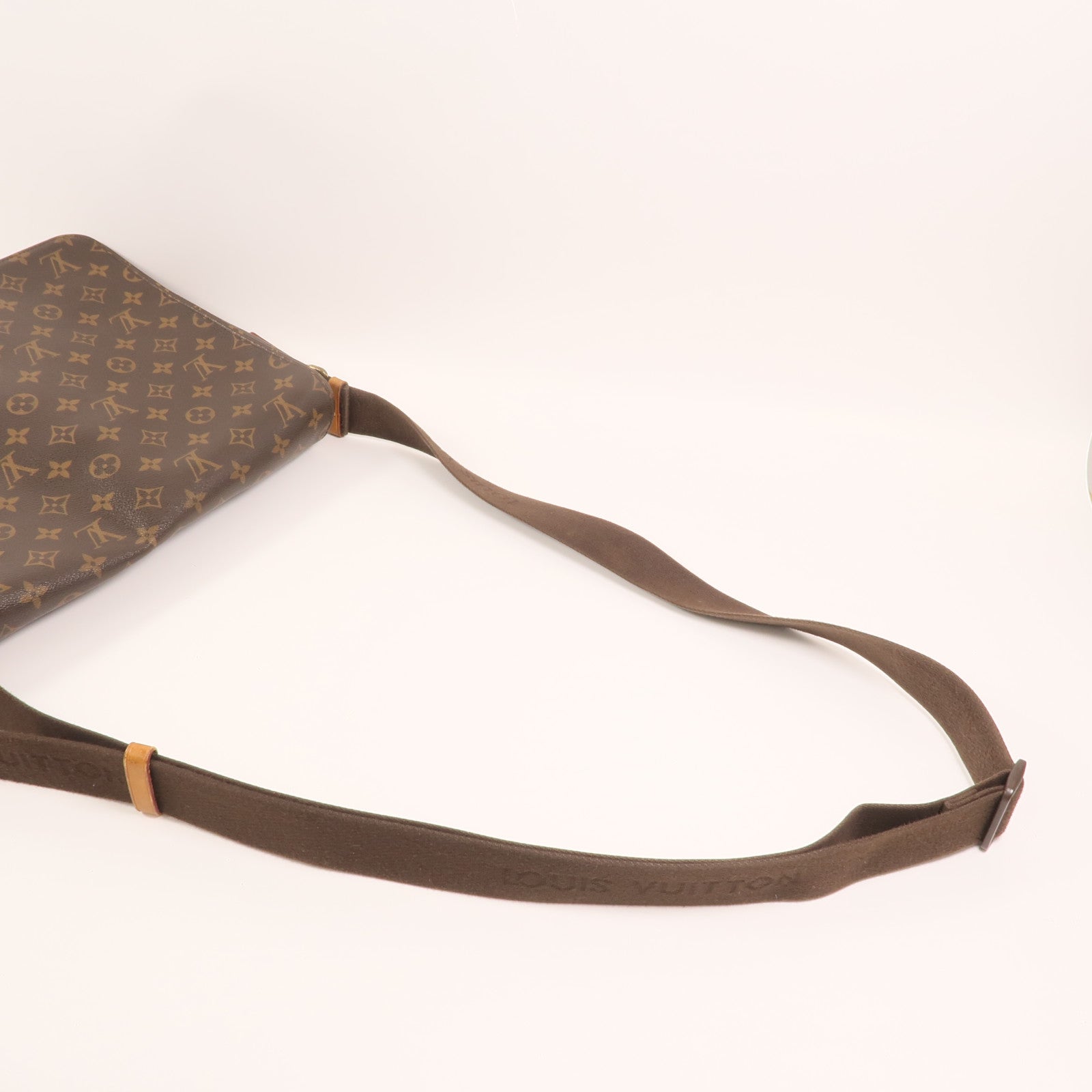 LOUIS VUITTON 【激減優惠】Monogram Valmy MM金扣肩背袋