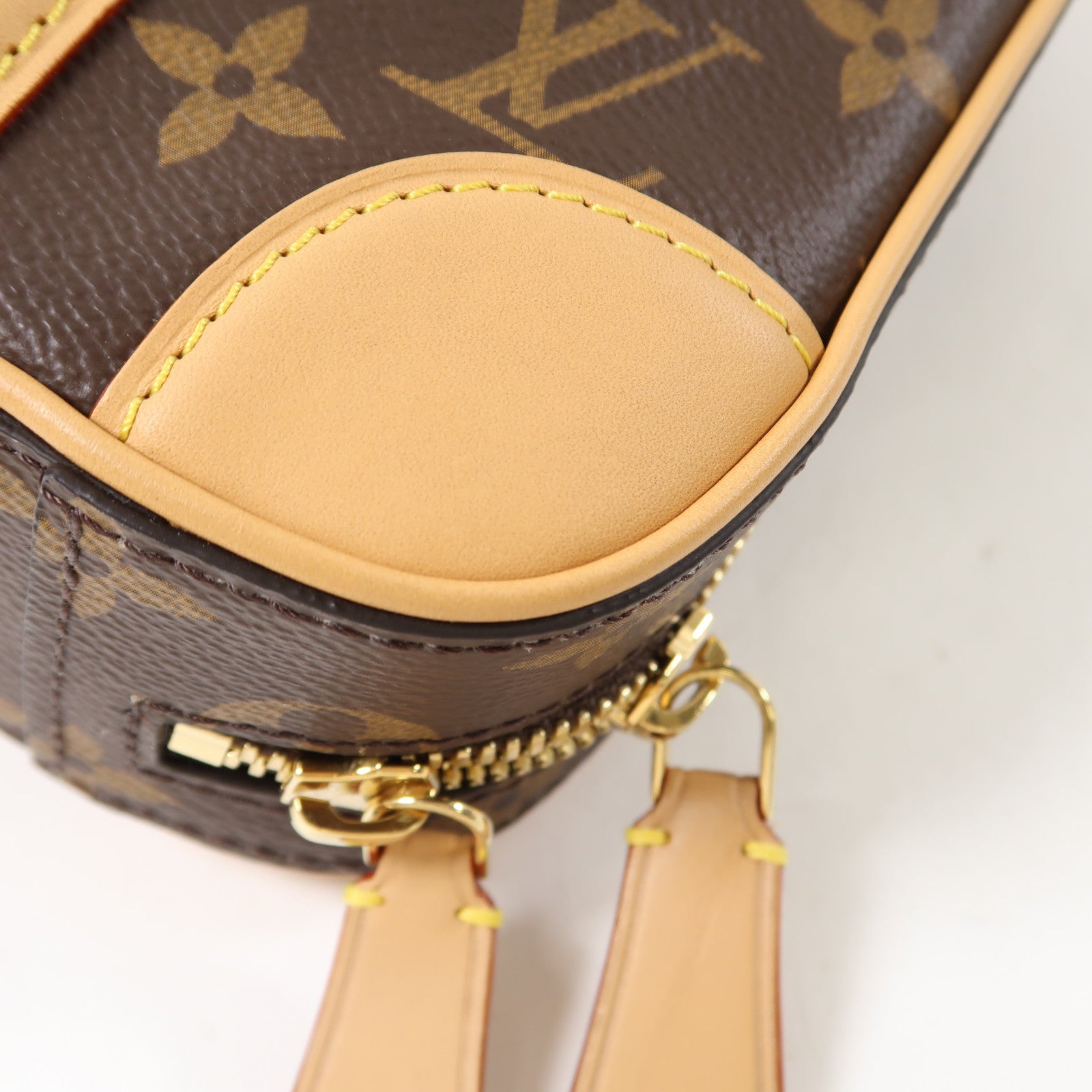 LOUIS VUITTON 【激減優惠】塗層帆布Verticale金扣手挽肩背兩用袋啡色