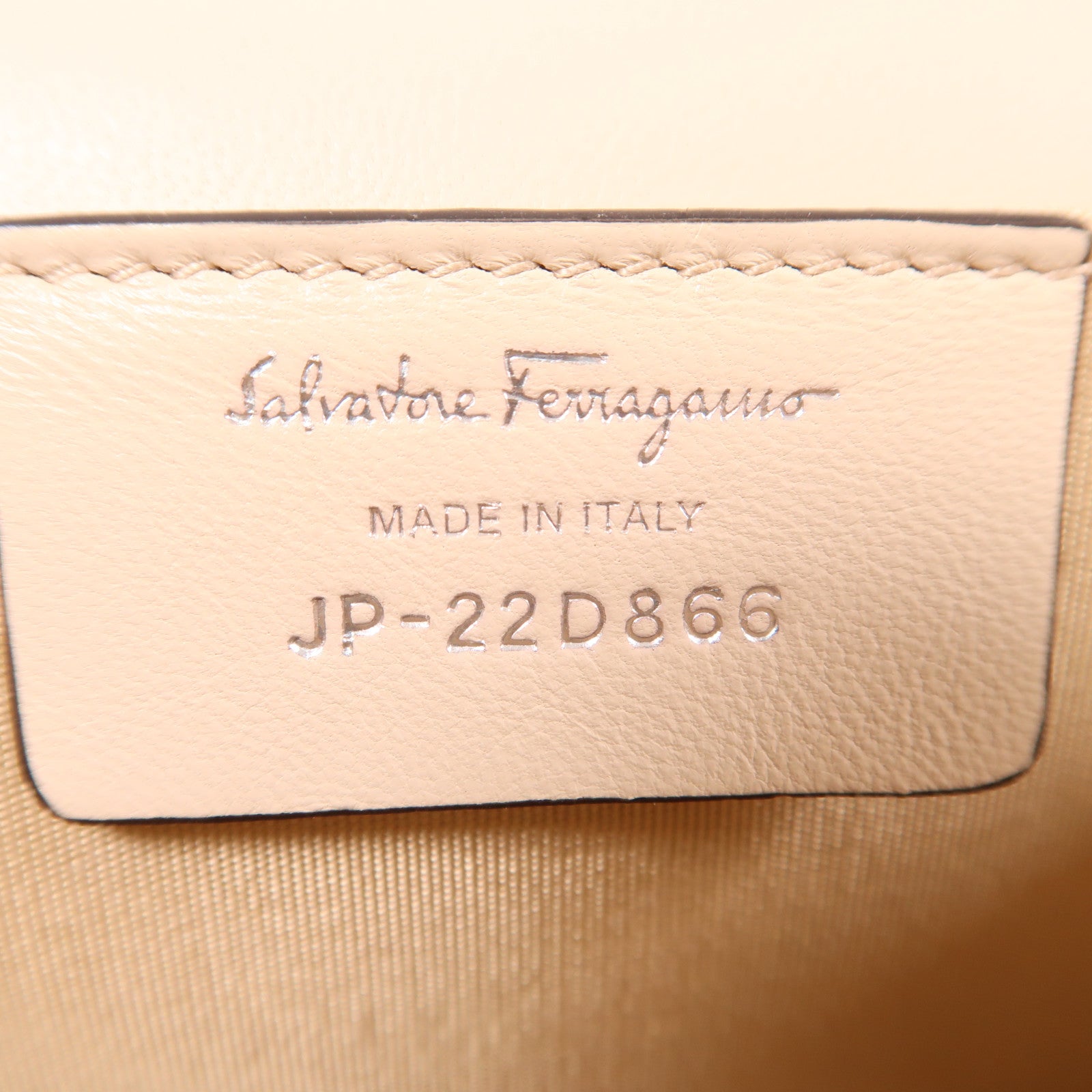 Salvatore Ferragamo 牛皮皮革Hand Bag銀扣手挽肩背兩用袋