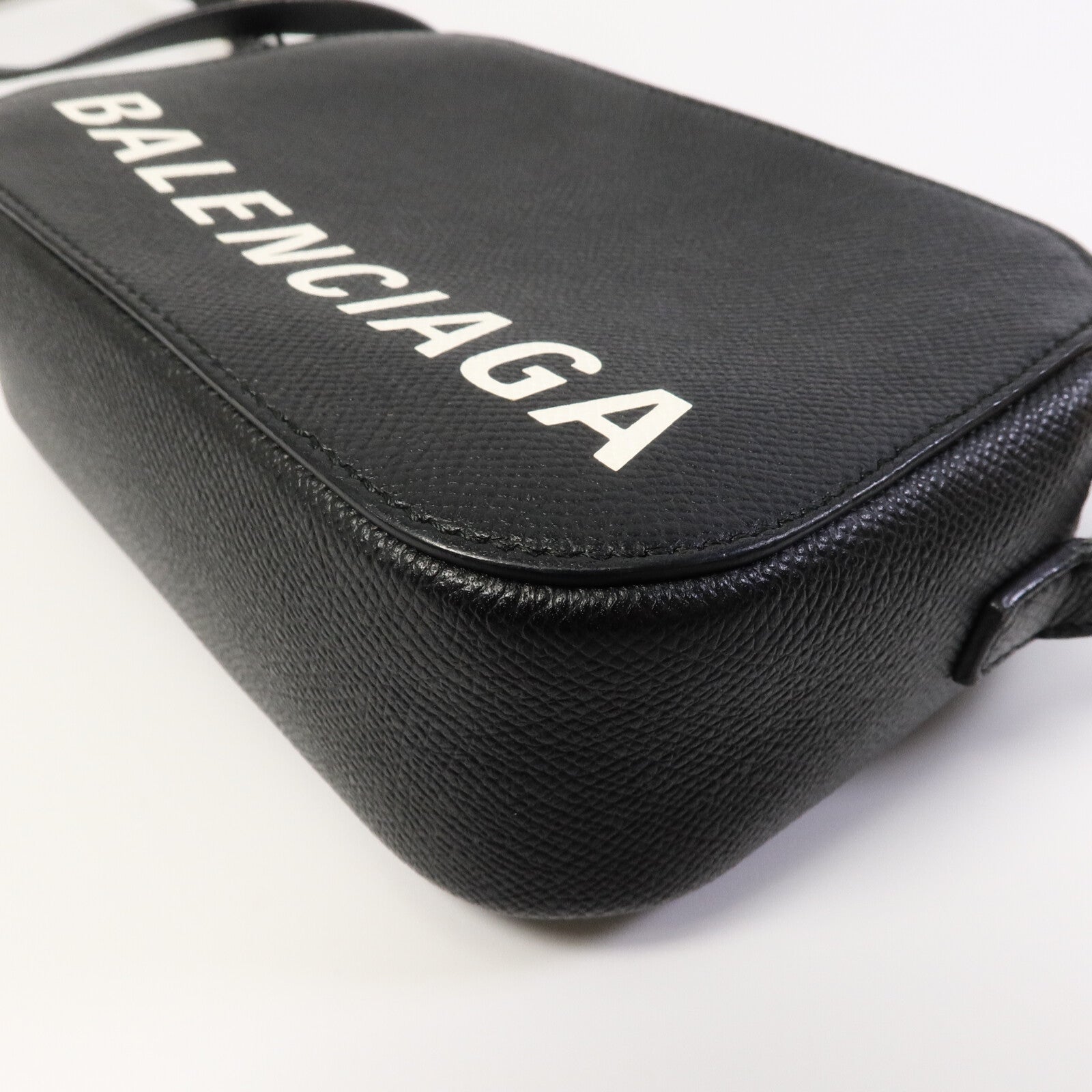 BALENCIAGA 牛皮皮革Ville Camera Bag XS肩背袋