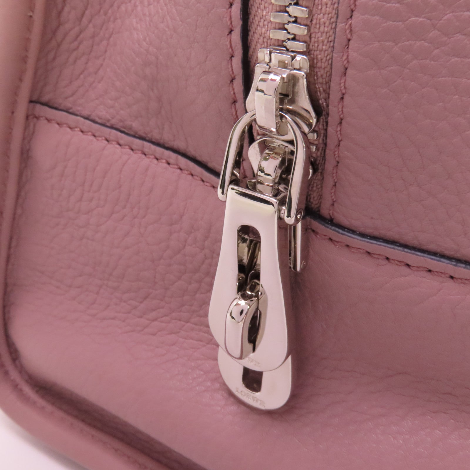 LOEWE 牛皮皮革Amazona 36銀扣肩背袋