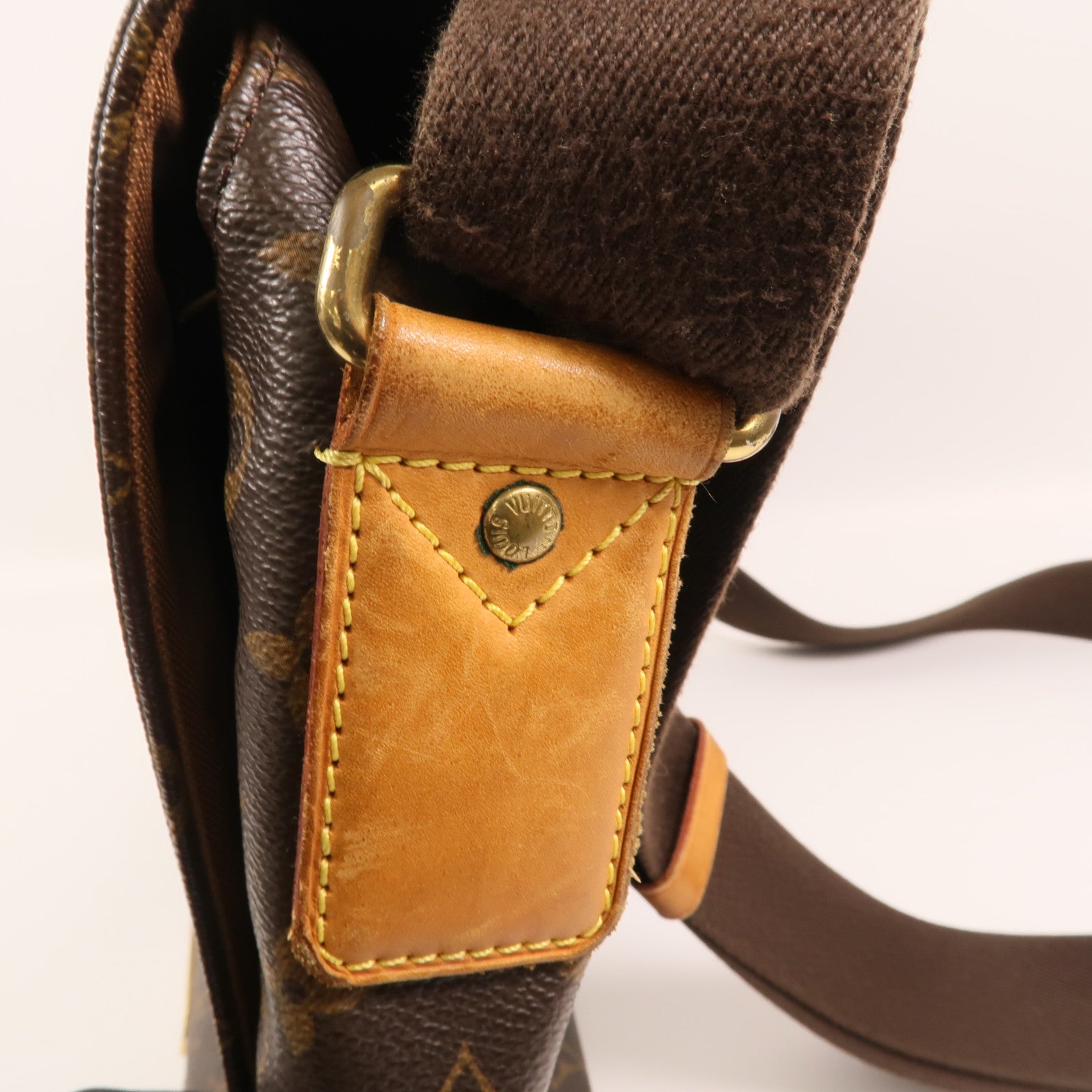 LOUIS VUITTON 【激減優惠】Monogram Valmy MM金扣肩背袋