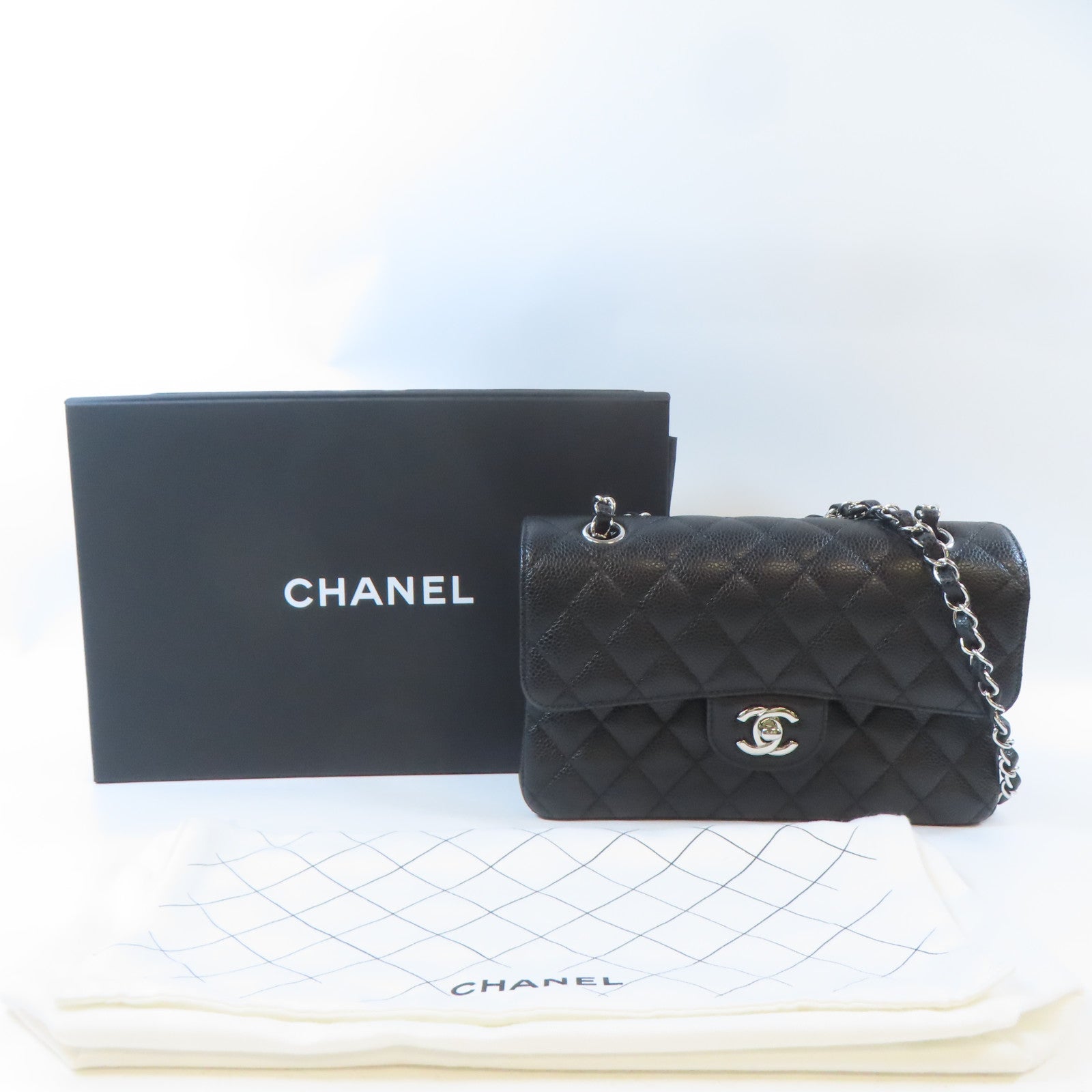 CHANEL 菱格牛皮皮革Classic 23cm銀扣鏈帶肩背袋黑色