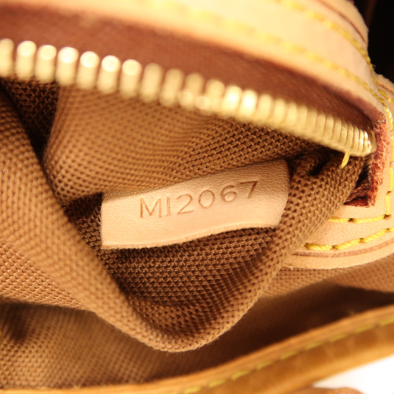 LOUIS VUITTON Monogram Batignolles金扣肩背袋