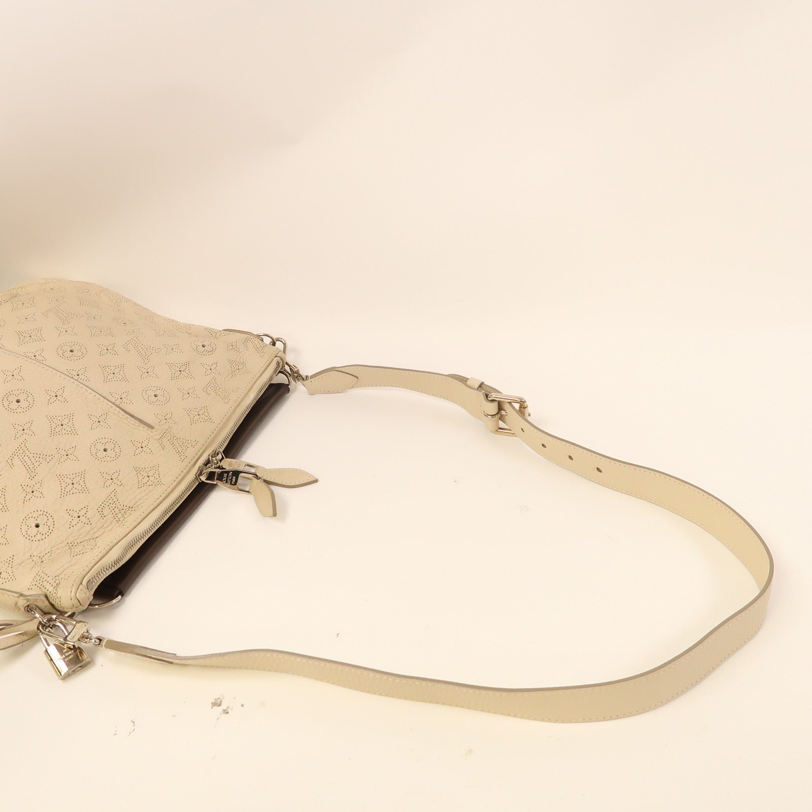 LOUIS VUITTON 【激減優惠】Mahina Selene PM銀扣手挽肩背兩用袋米色