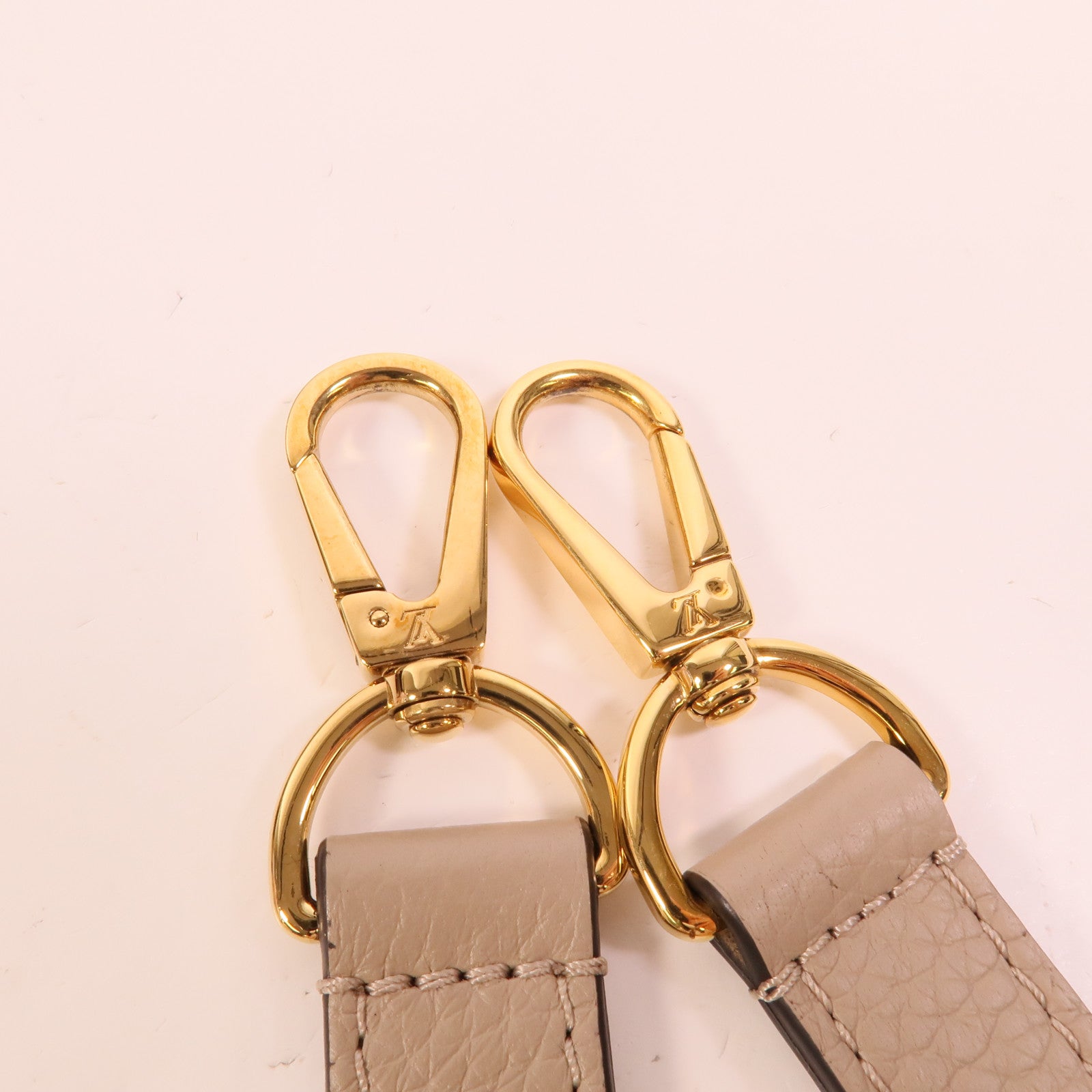 LOUIS VUITTON Taurillon皮革Capucines MM手挽肩背兩用袋