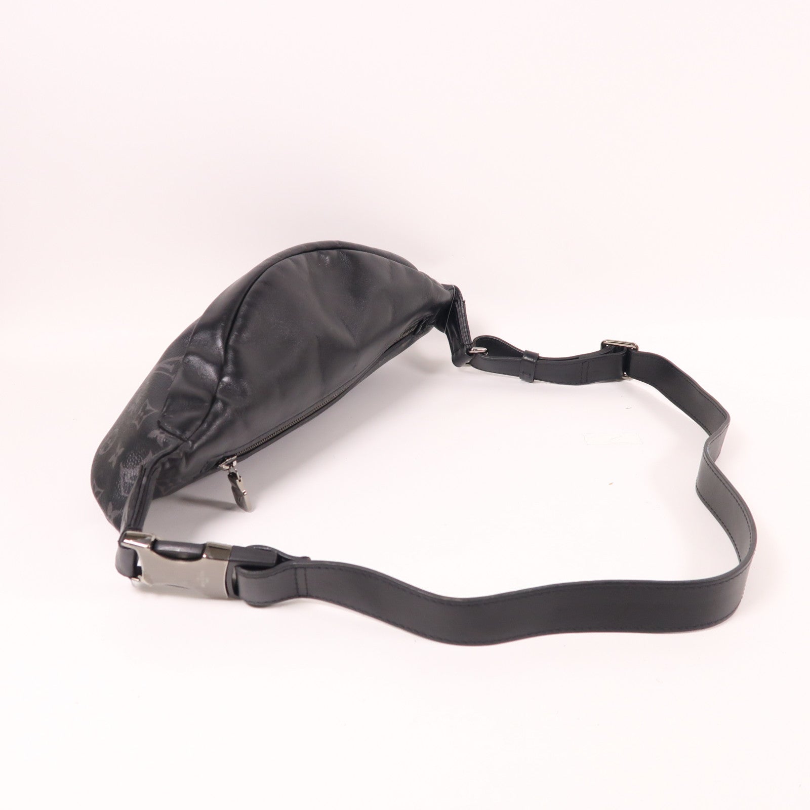 LOUIS VUITTON Monogram Eclipse Discovery Bumbag PM腰包黑色