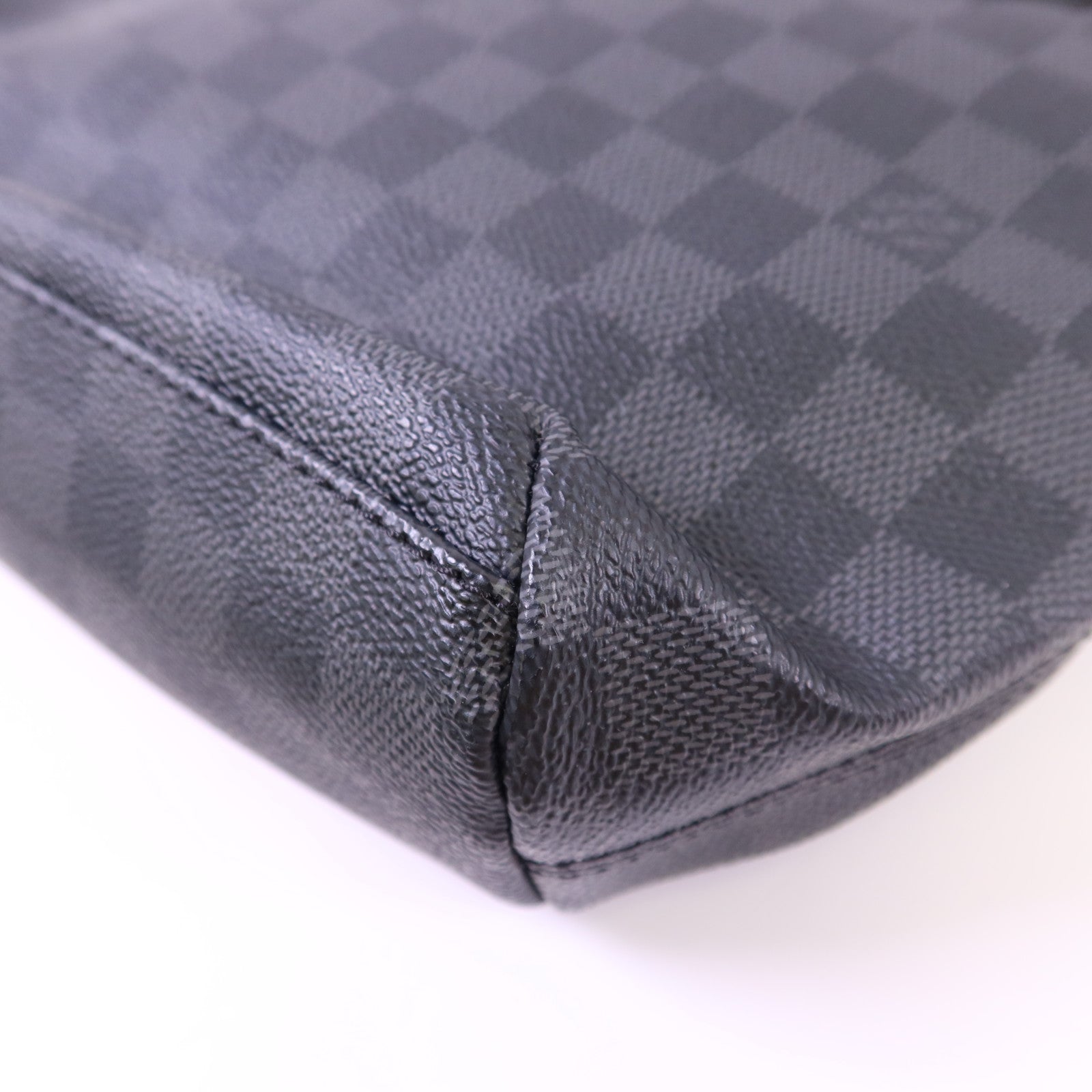 LOUIS VUITTON Damier Graphite Mick MM銀扣肩背袋N41106