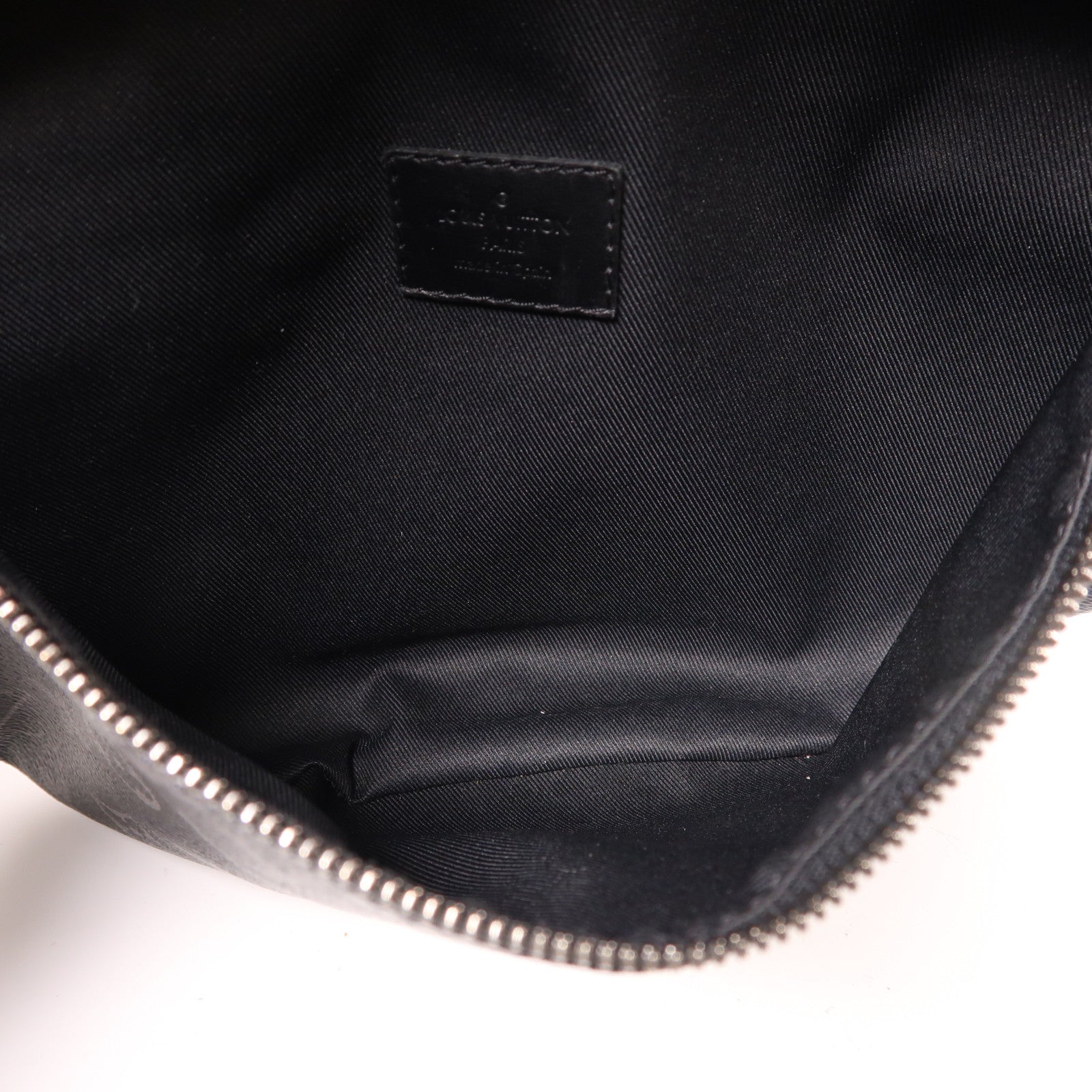 LOUIS VUITTON Monogram Eclipse Discovery Bumbag PM腰包黑色