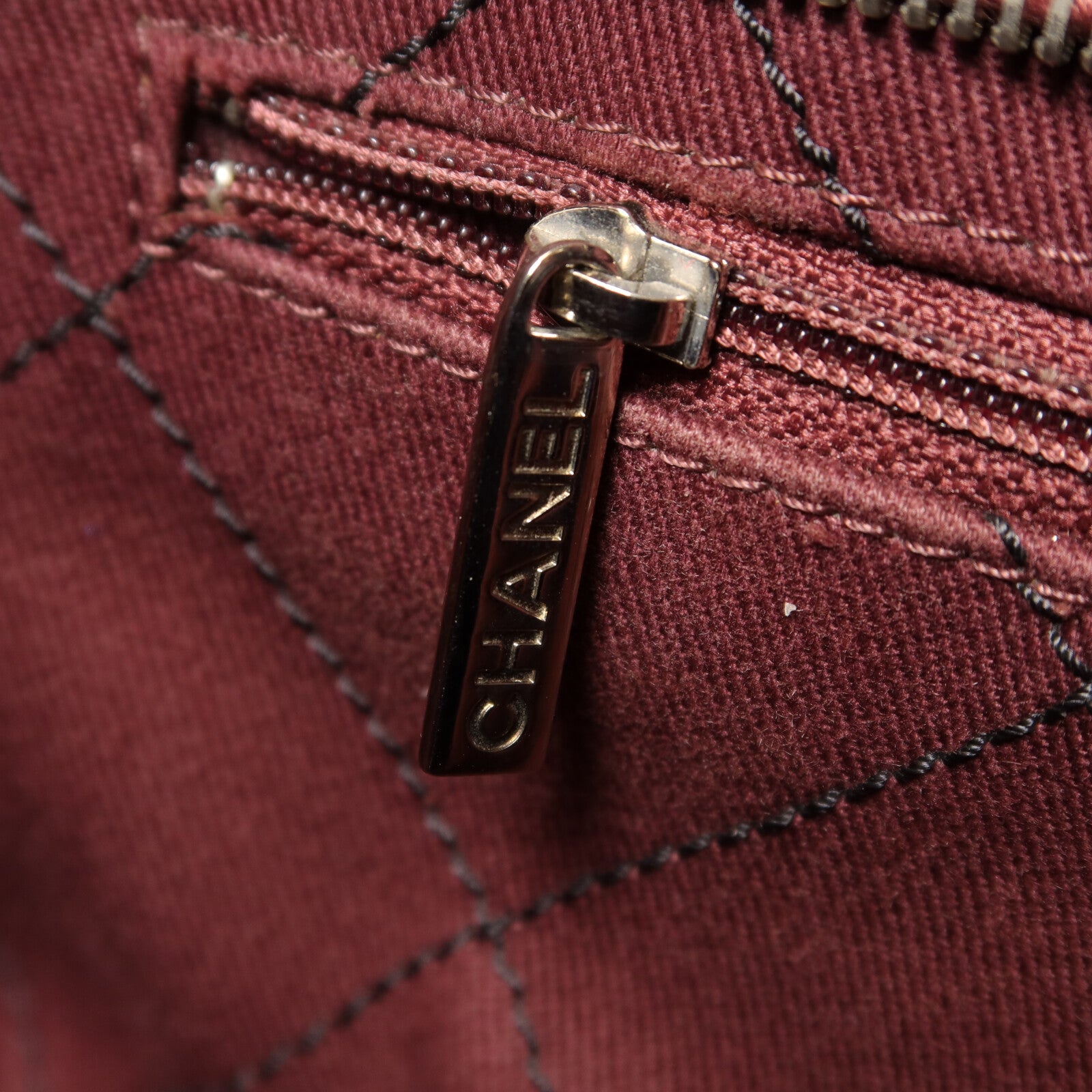 CHANEL 牛皮皮革On the Road Tote手挽袋