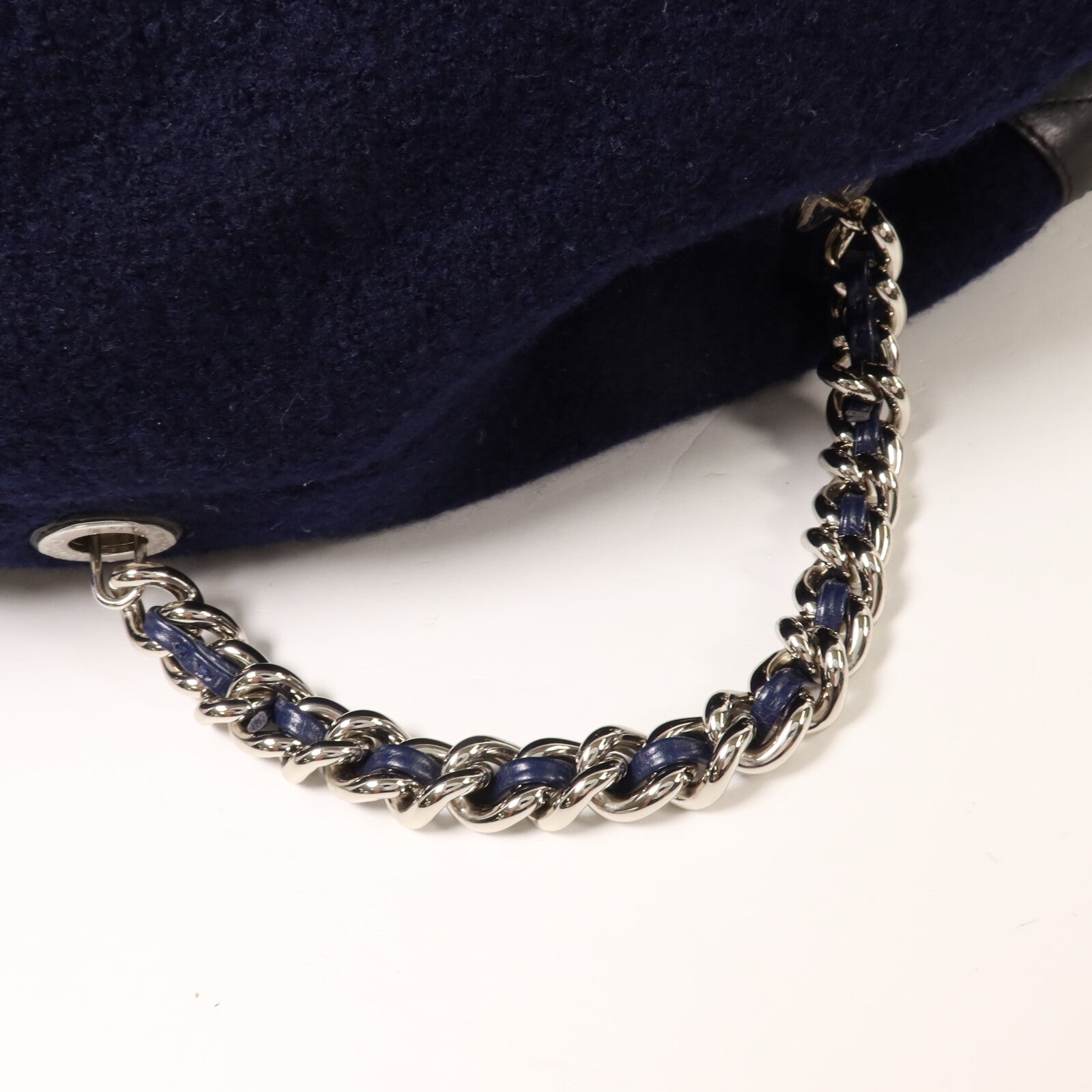 CHANEL 羊毛/牛皮皮革Drawstring Sling Bag鏈帶肩背袋