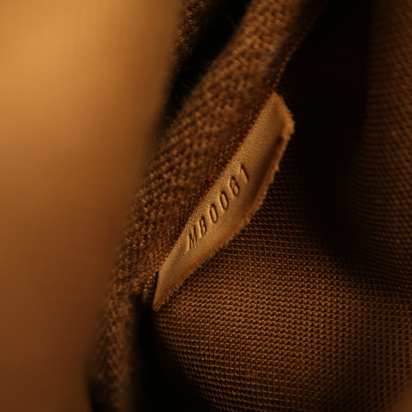 LOUIS VUITTON Monogram Saumur 30金扣肩背袋啡色