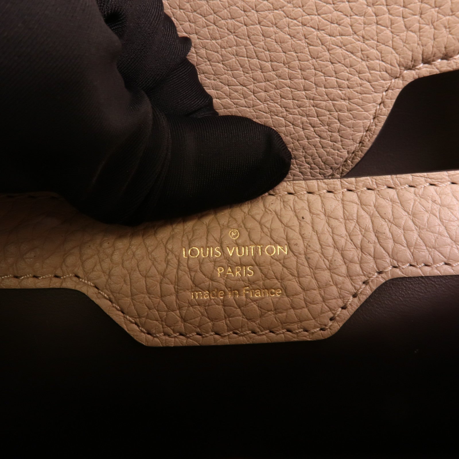 LOUIS VUITTON Taurillon皮革Capucines MM手挽肩背兩用袋